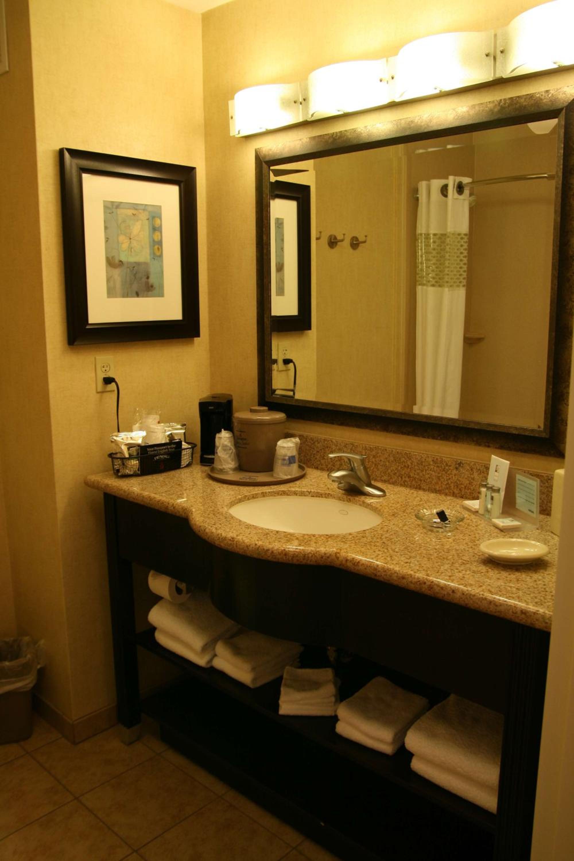 Room with Two Queen Beds - Non-Smoking - Photo 4