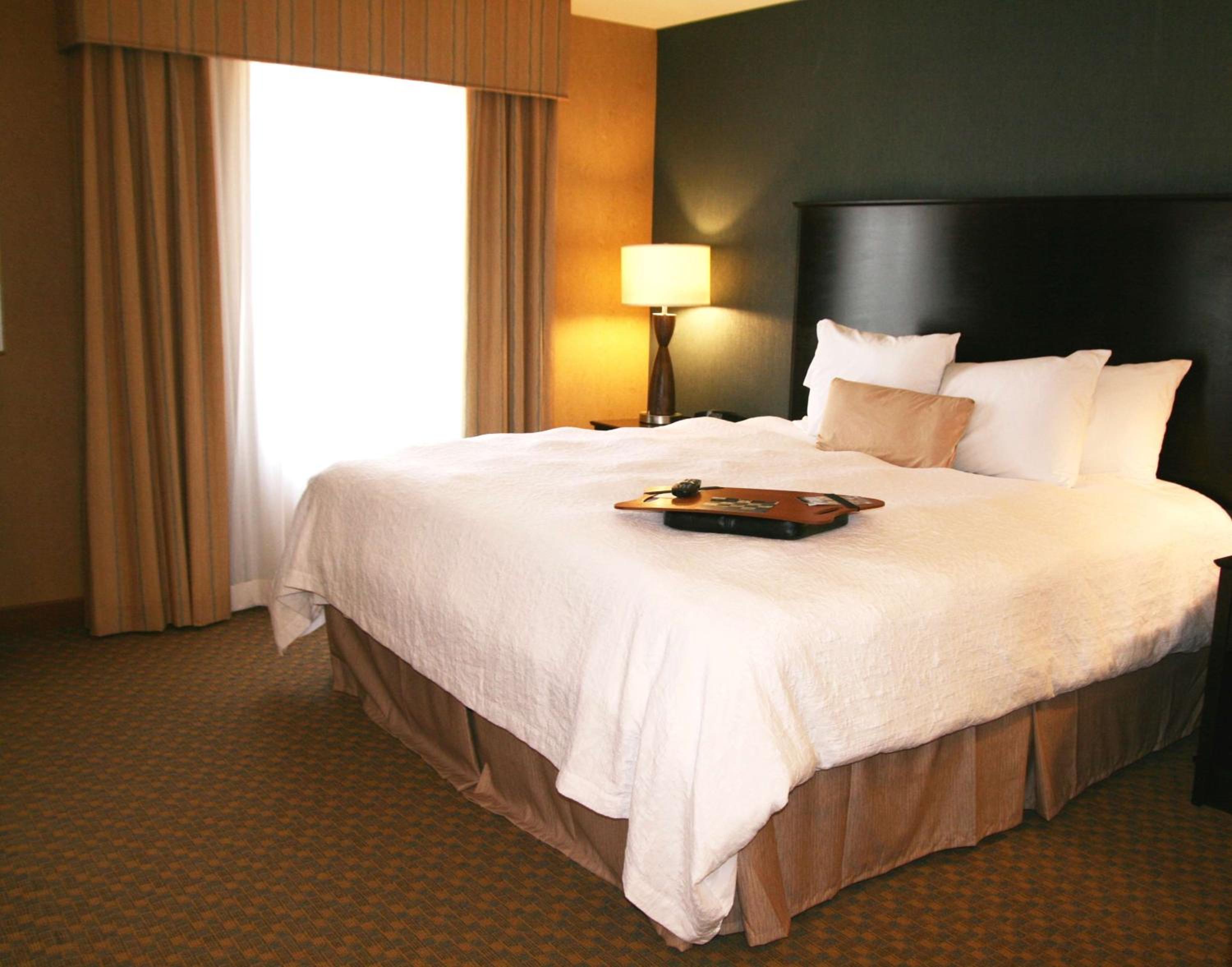 King Room with King Bed - Non-Smoking - Photo 1
