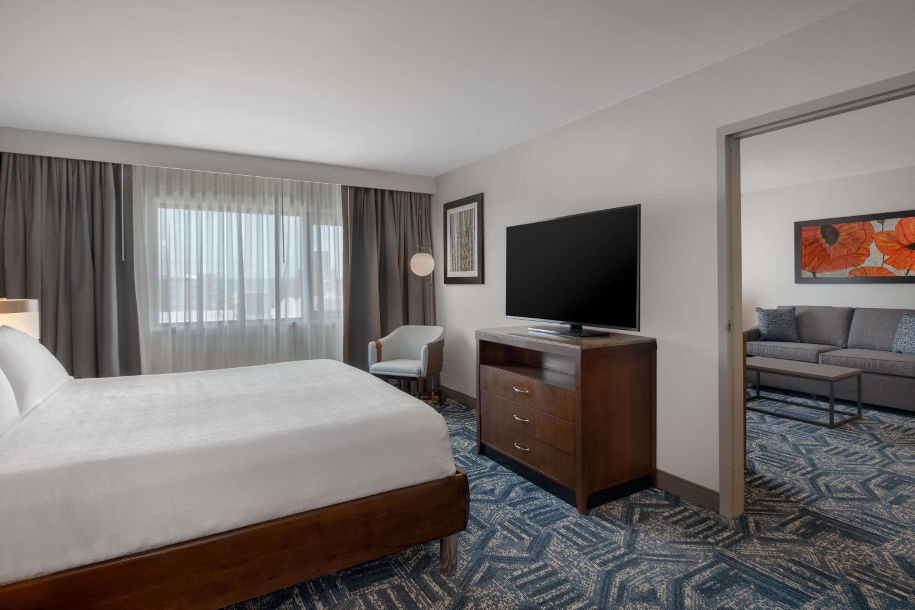 One-Bedroom King Suite with View photo 1