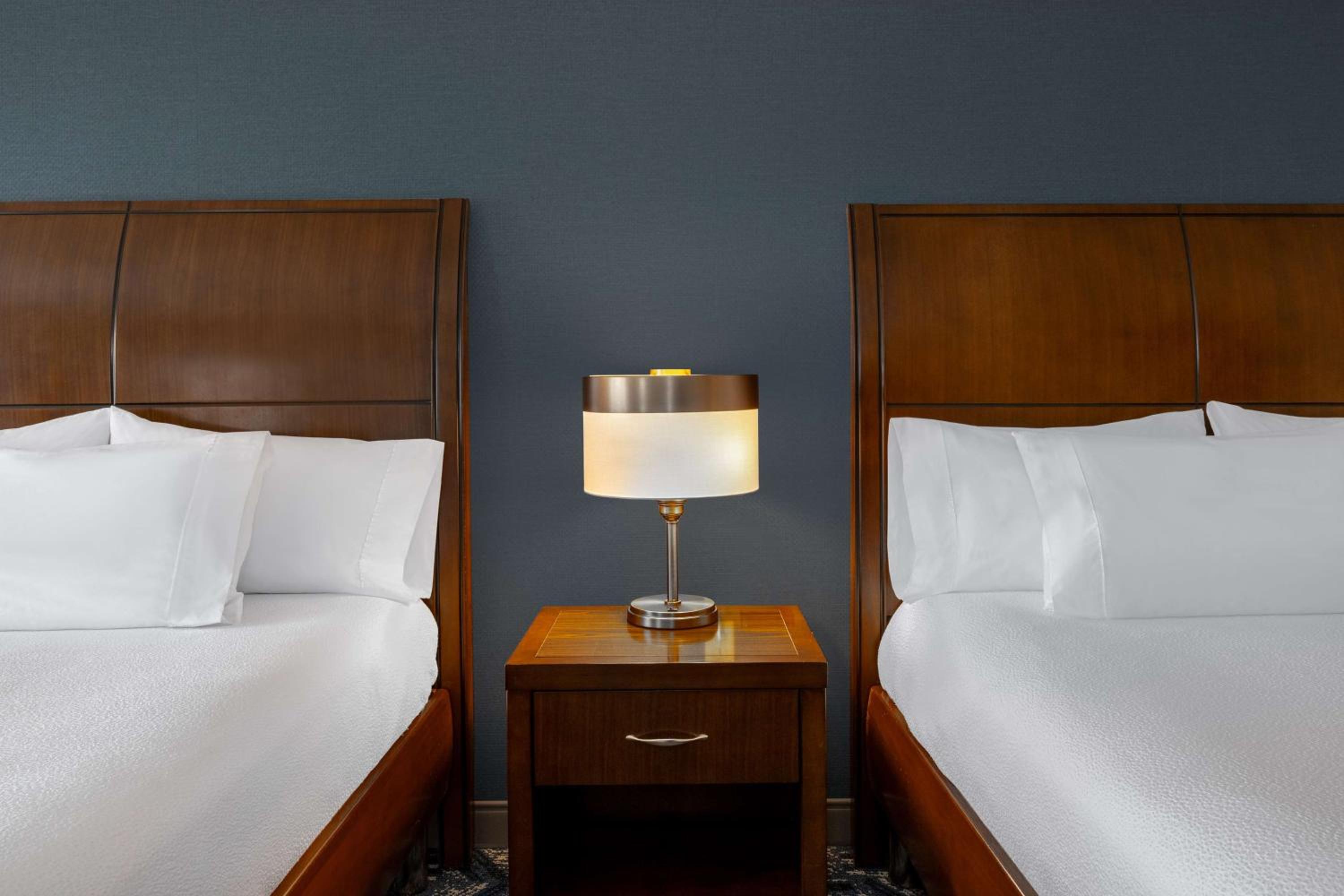 Queen Room with Two Queen Beds - Mobility and Hearing Access photo 2