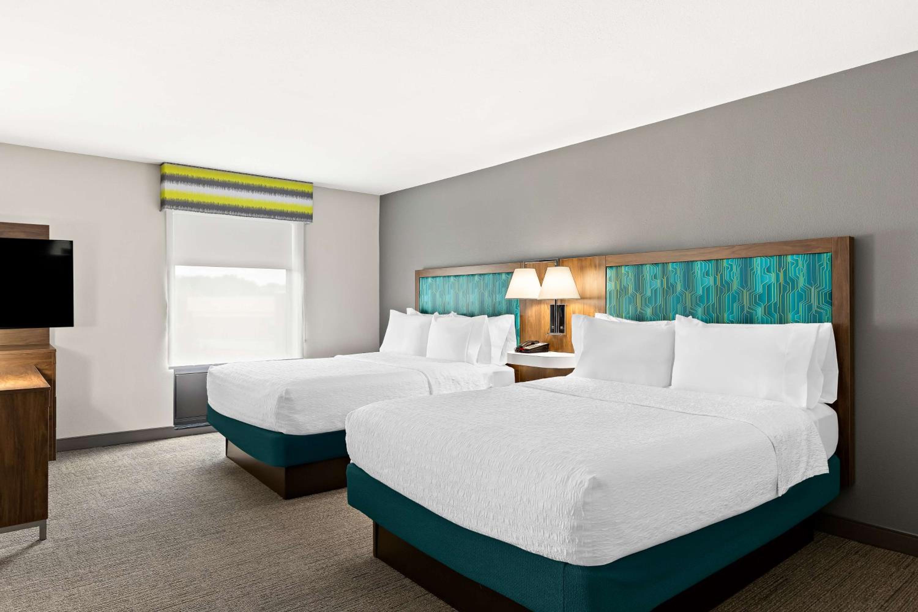 Queen Studio Suite with Two Queen Beds - Non-Smoking - Photo 3
