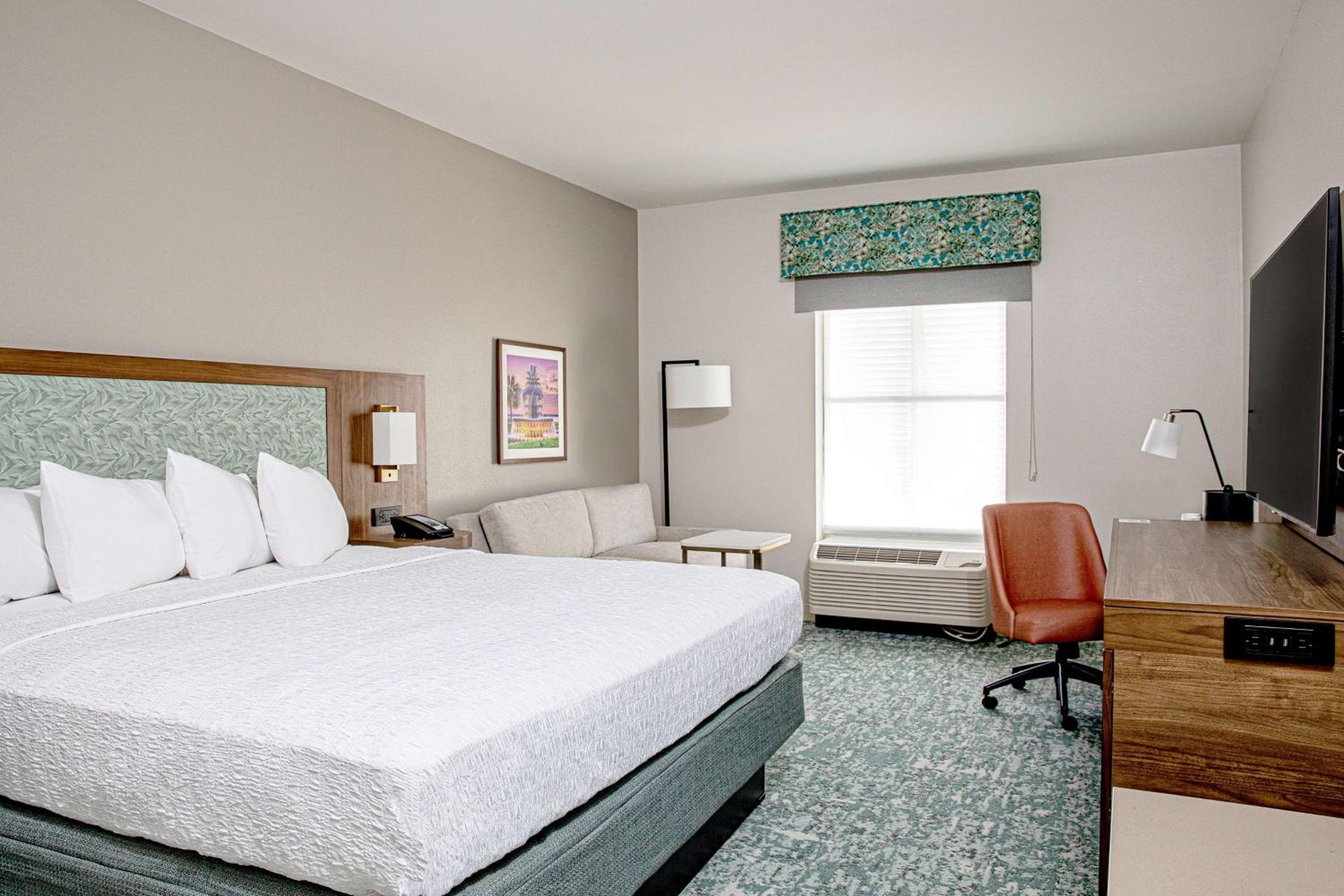 King Study Room with Sofa bed - Photo 1
