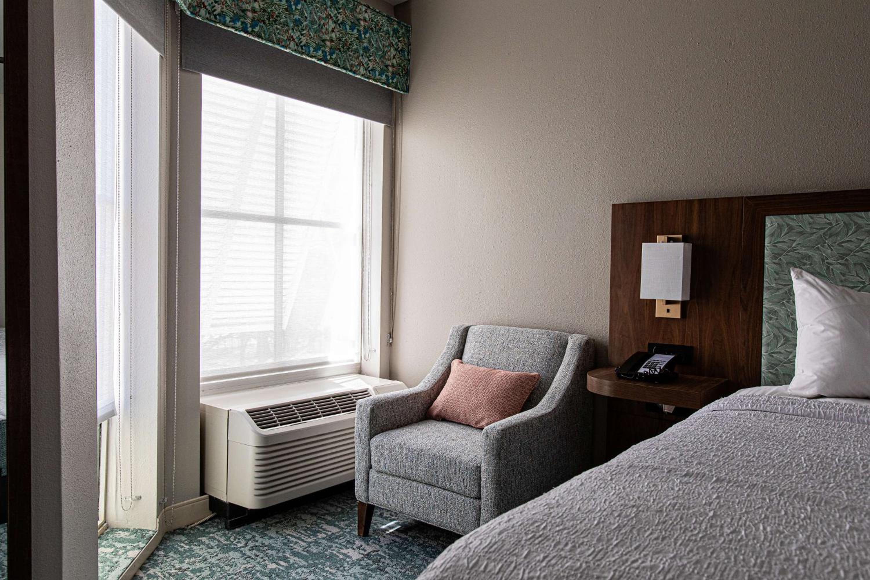 One-Bedroom King Suite - Photo 6