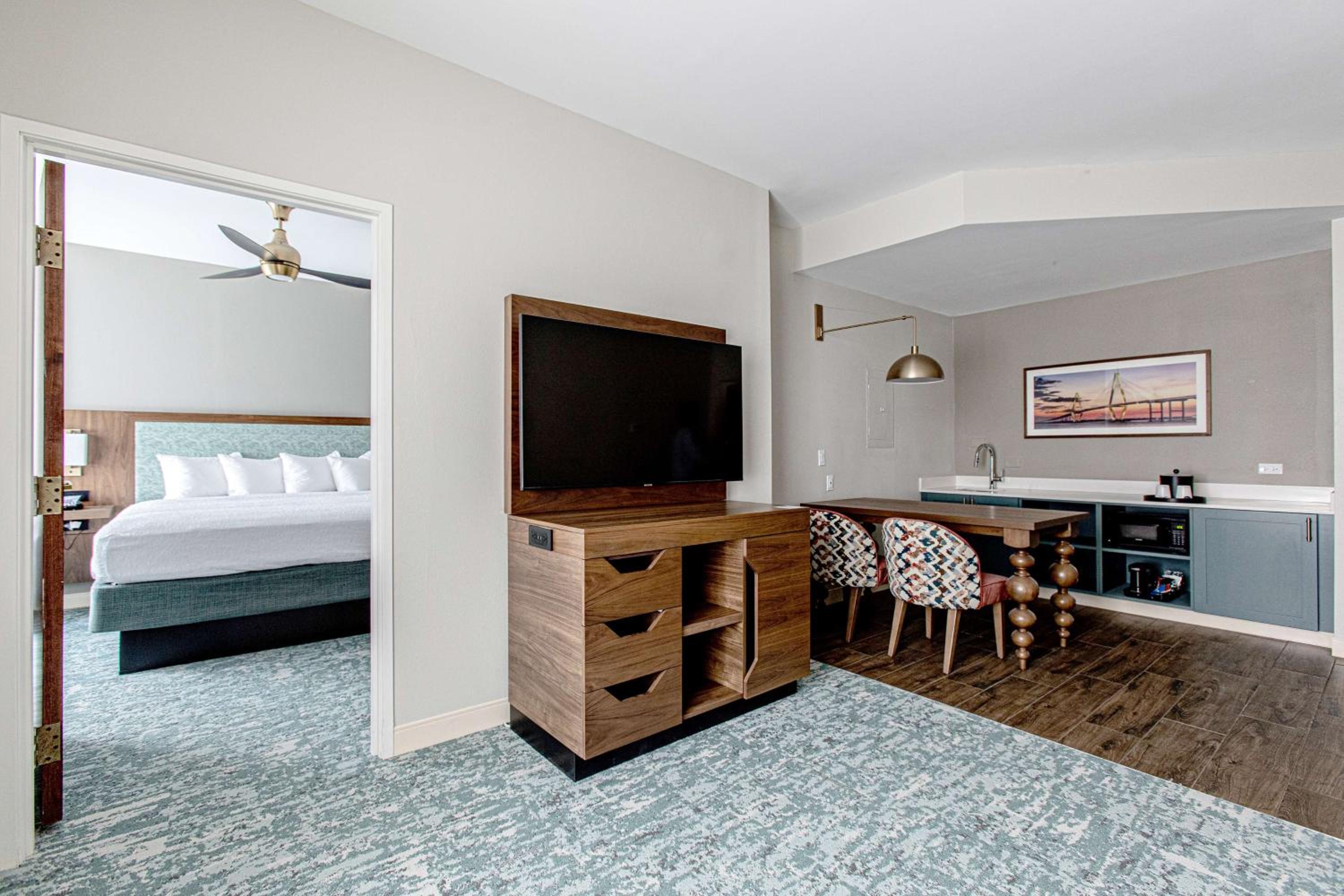 One-Bedroom King Suite - Photo 8