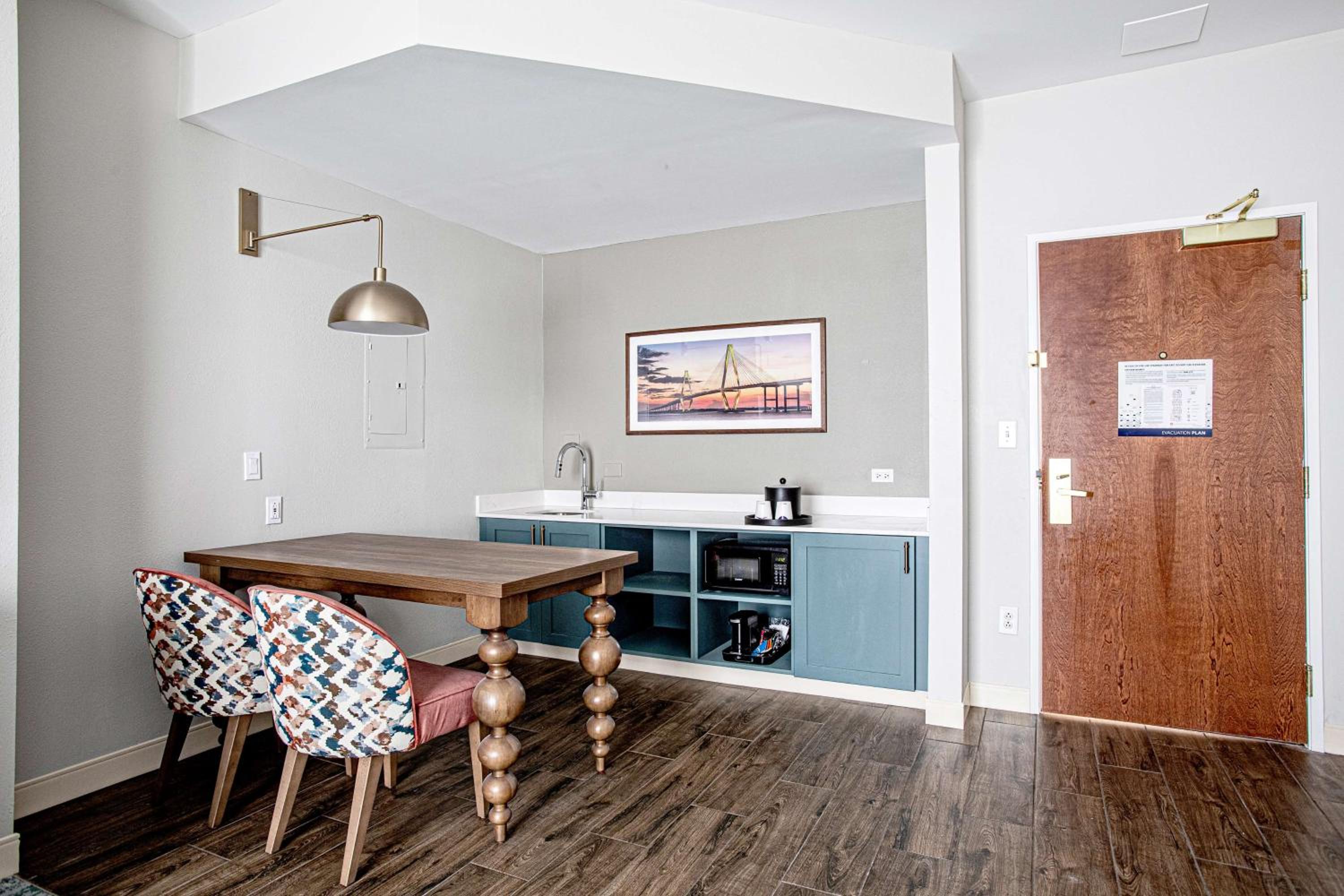 One-Bedroom King Suite - Photo 9