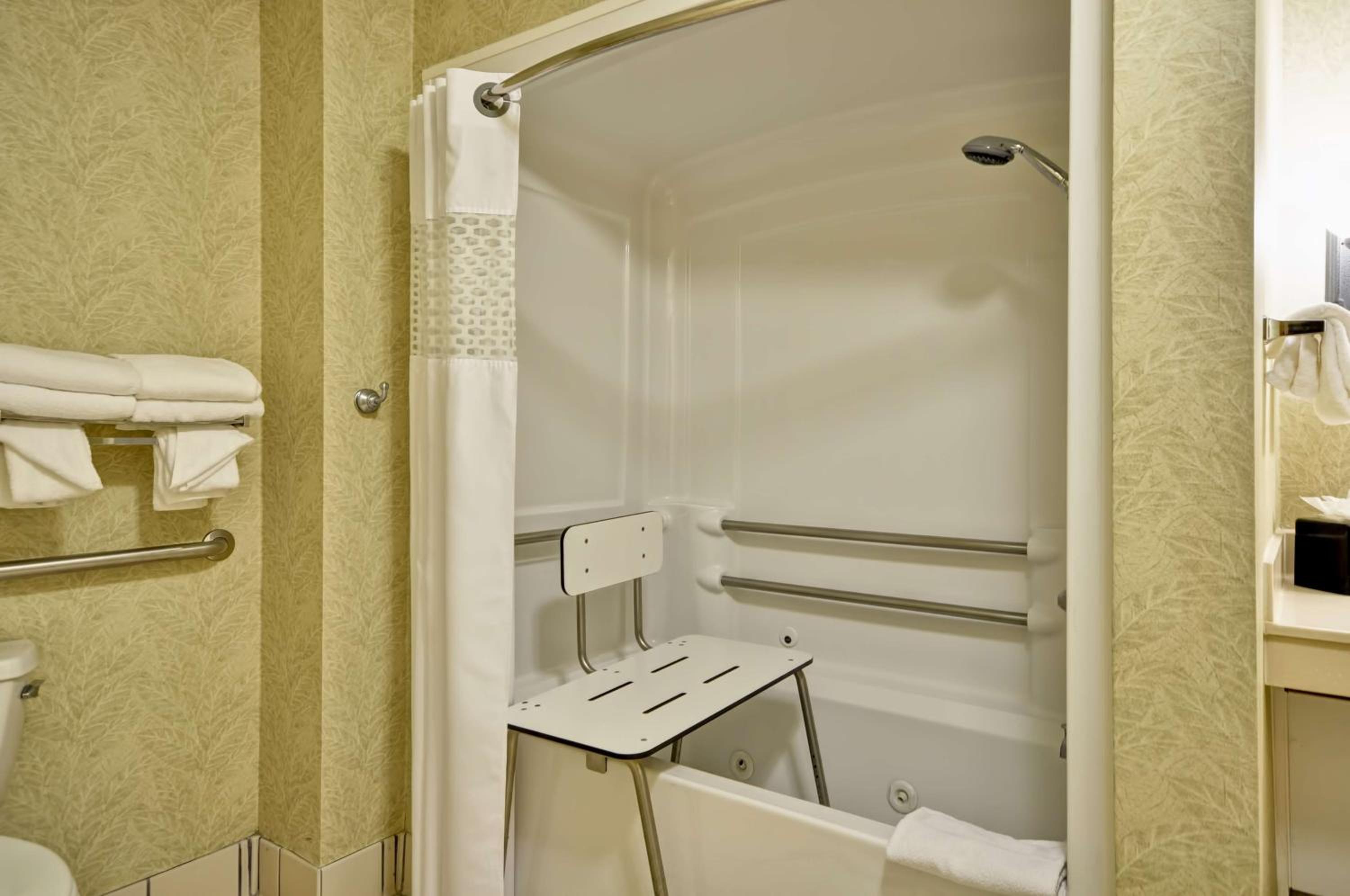 Queen Room with Two Queen Beds and Bath Tub - Mobility Access - Photo 9