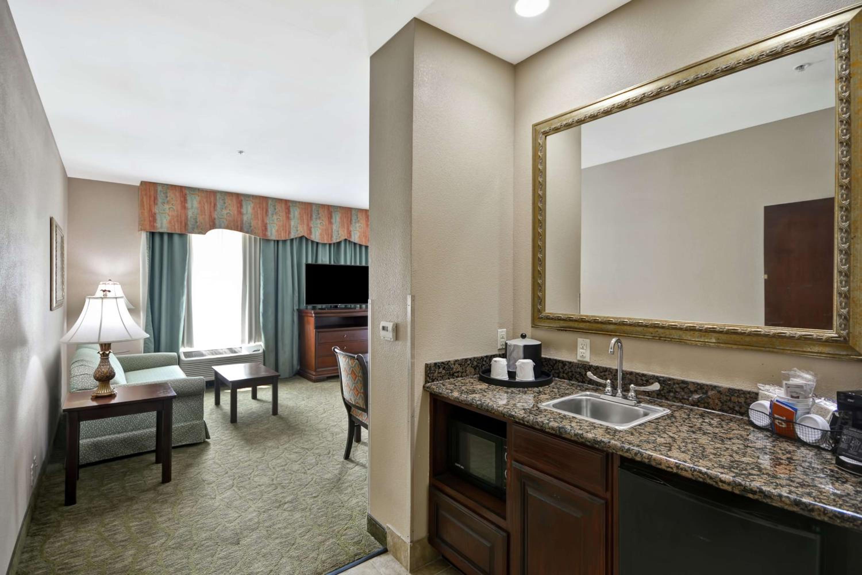 Executive King Room With Sofa Bed - Non-Smoking photo 3