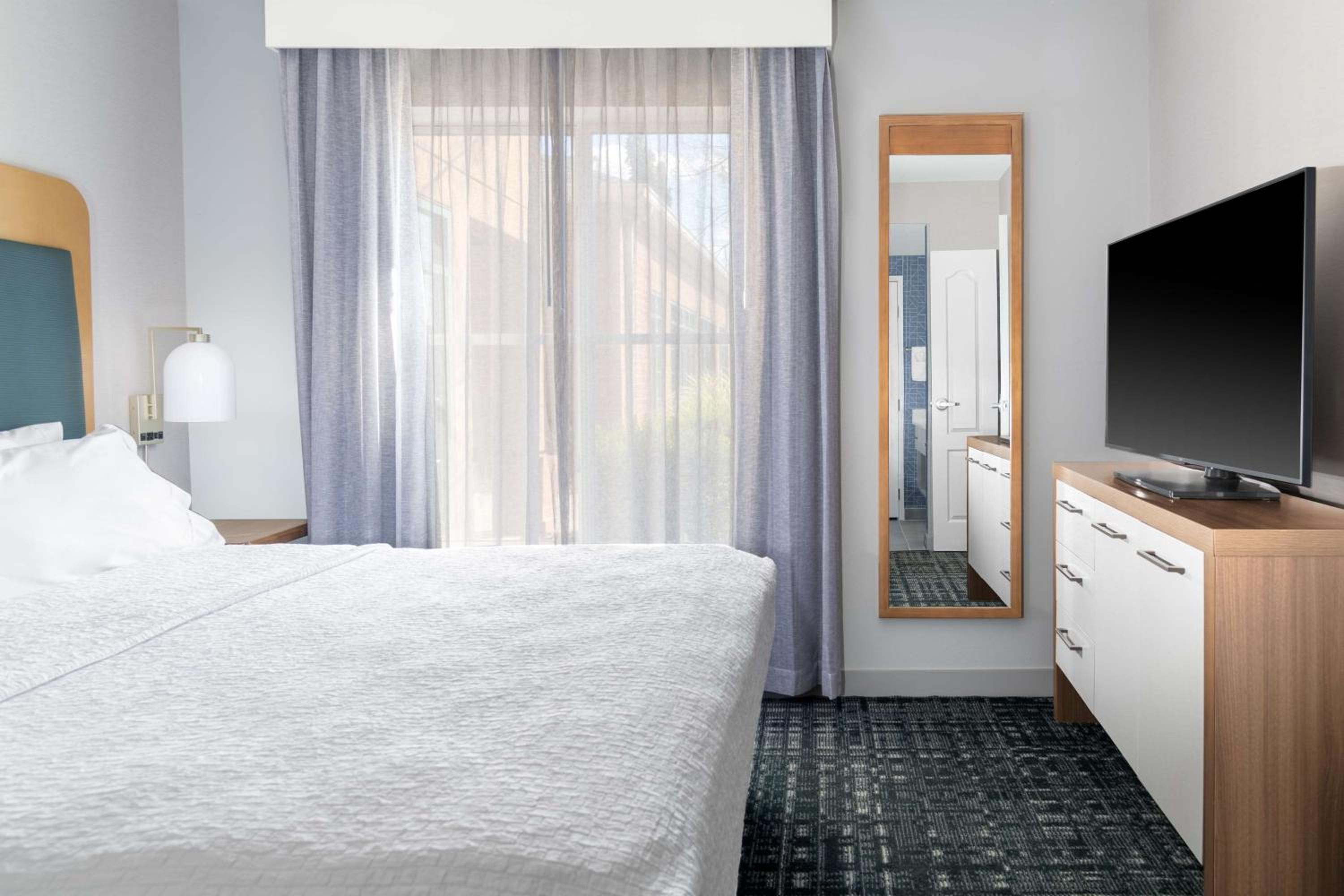 One-Bedroom King Suite - Non-Smoking - Photo 1