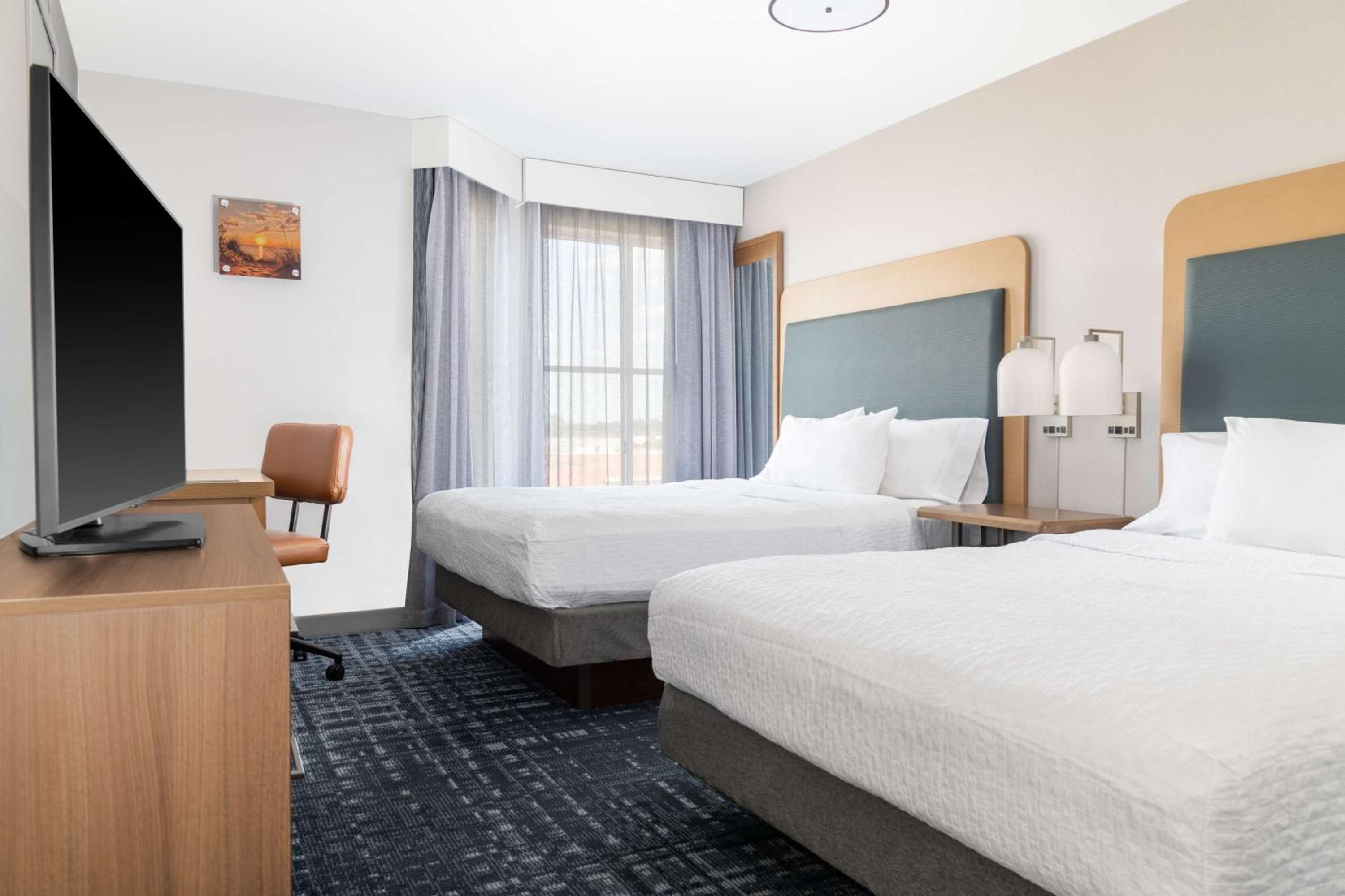 Queen Suite with Two Queen Beds - Mobility Access/Non-Smoking - Photo 4