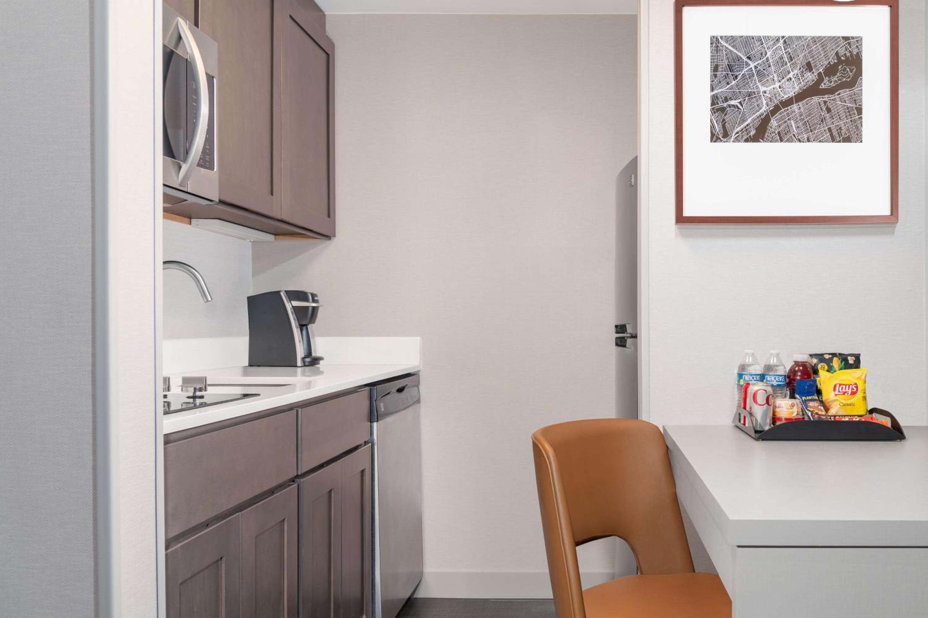 Premium One-Bedroom King Suite - Non-Smoking - Photo 6