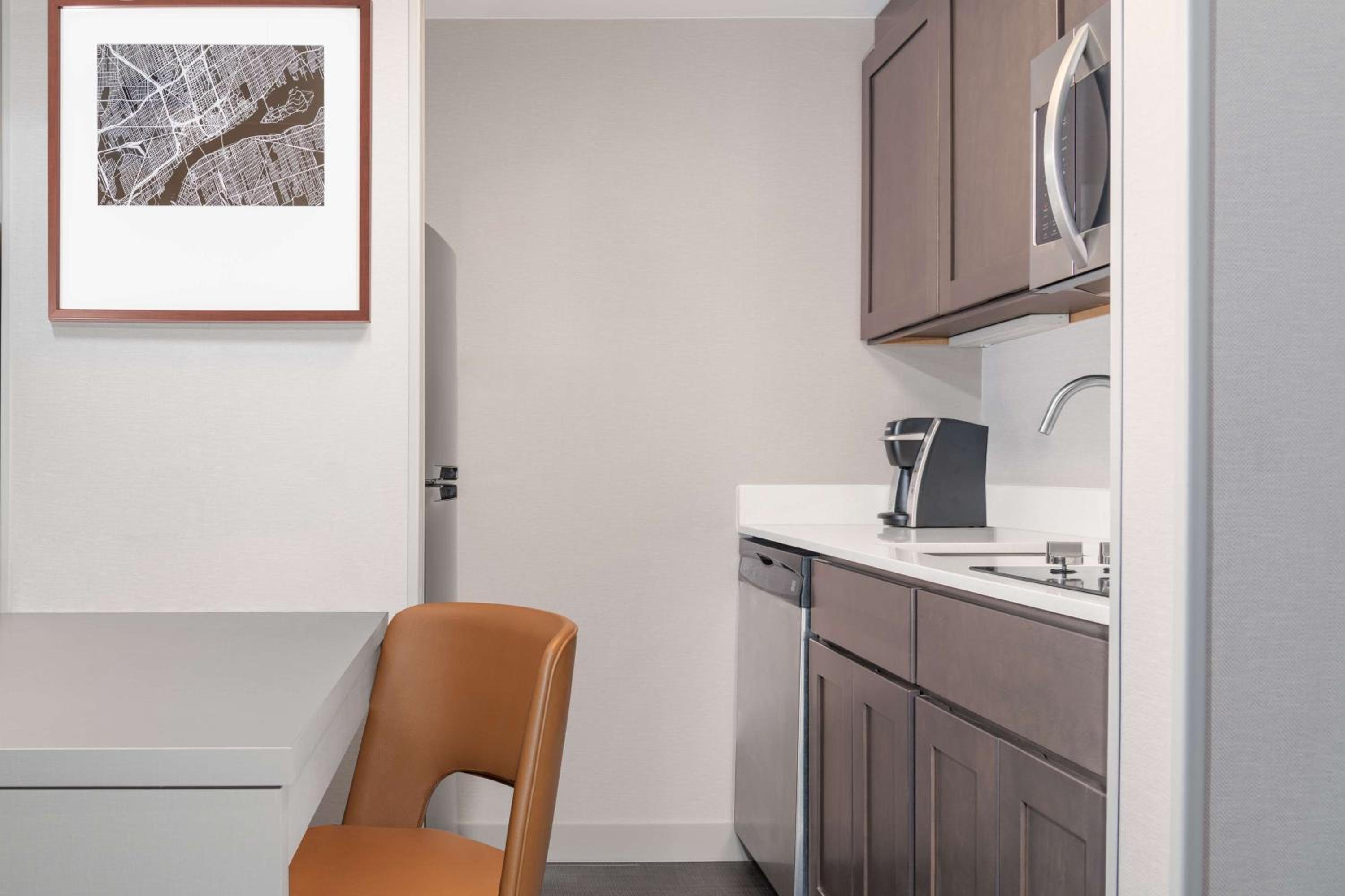 One-Bedroom King Suite - Non-Smoking - Photo 4