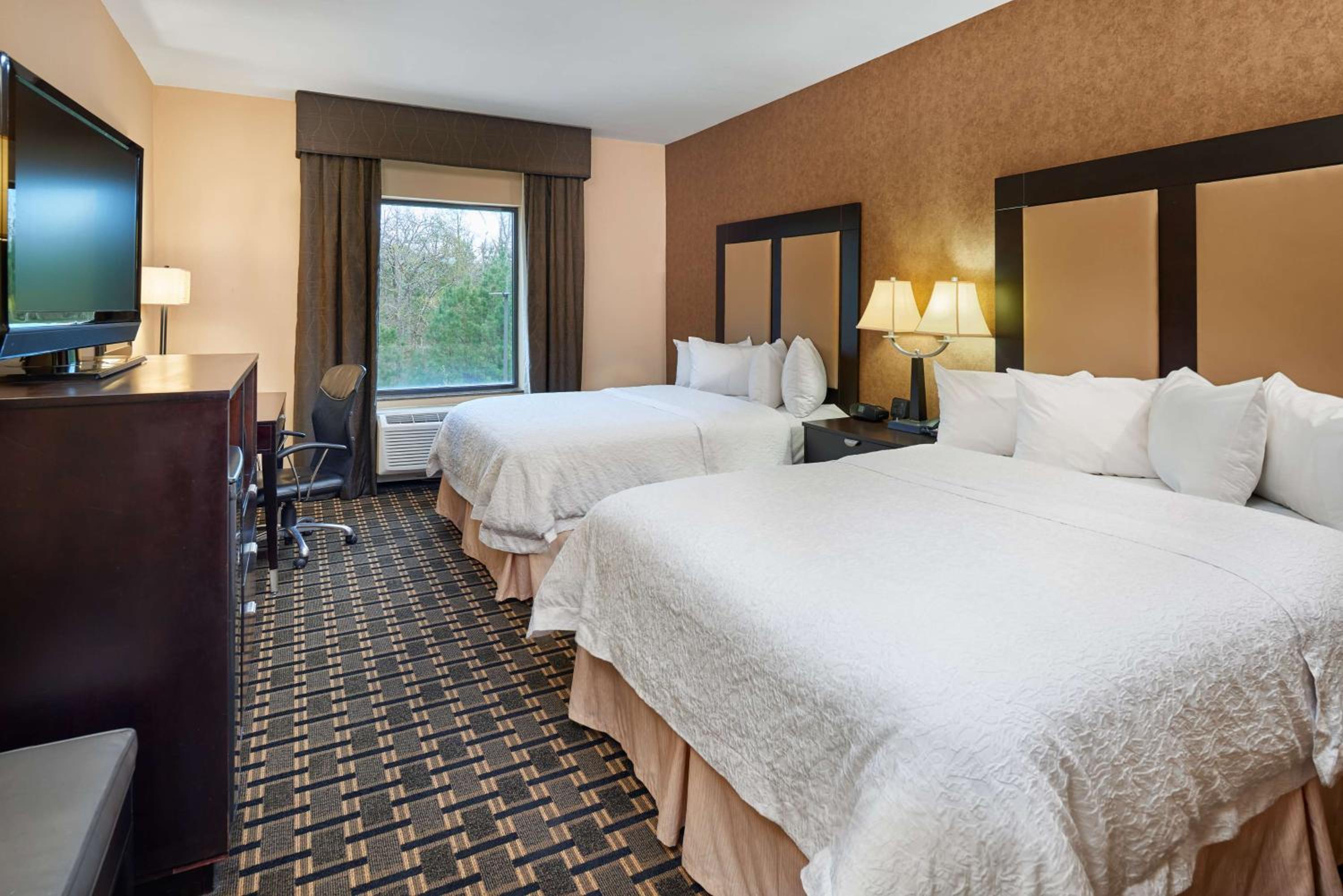Room with Two Queen Beds - Non-Smoking - Photo 1