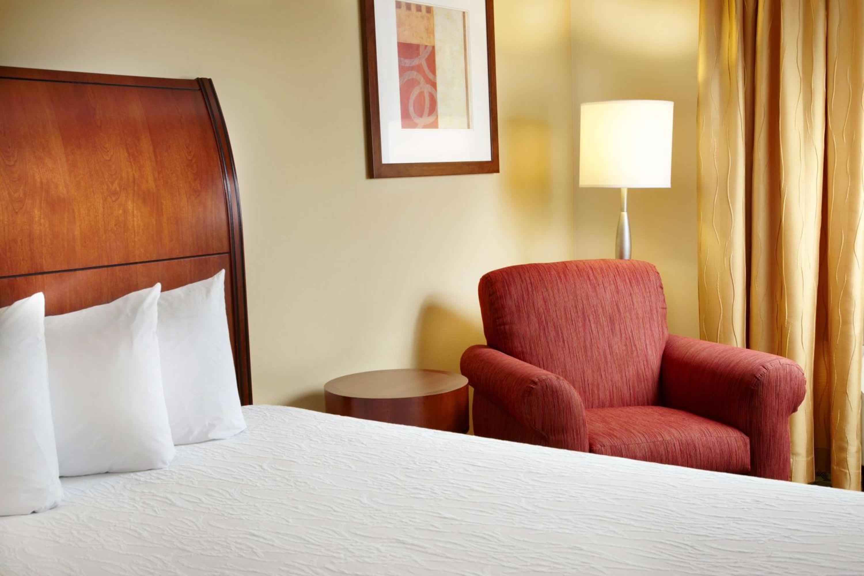 Queen Room with Two Queen Beds - Photo 5