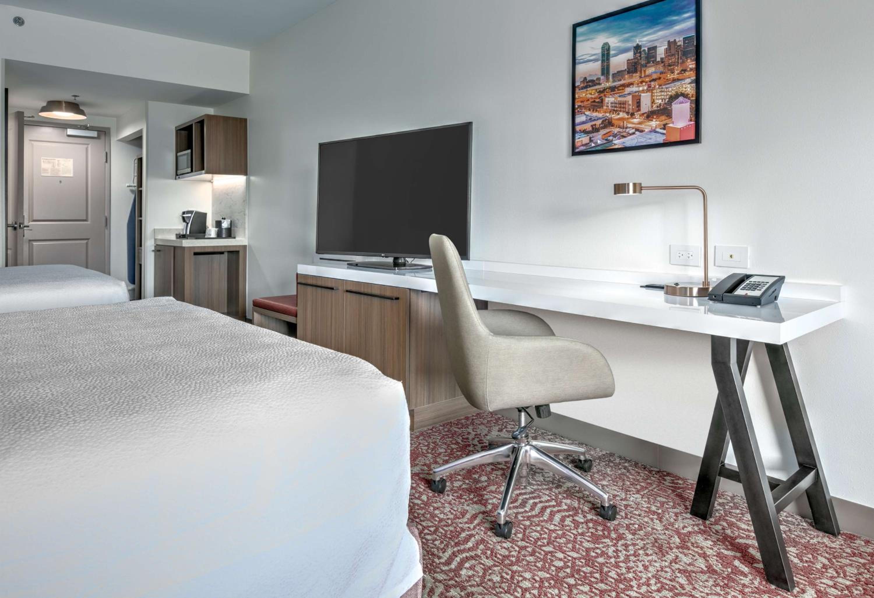 Queen Room with Two Queen Beds - Photo 9