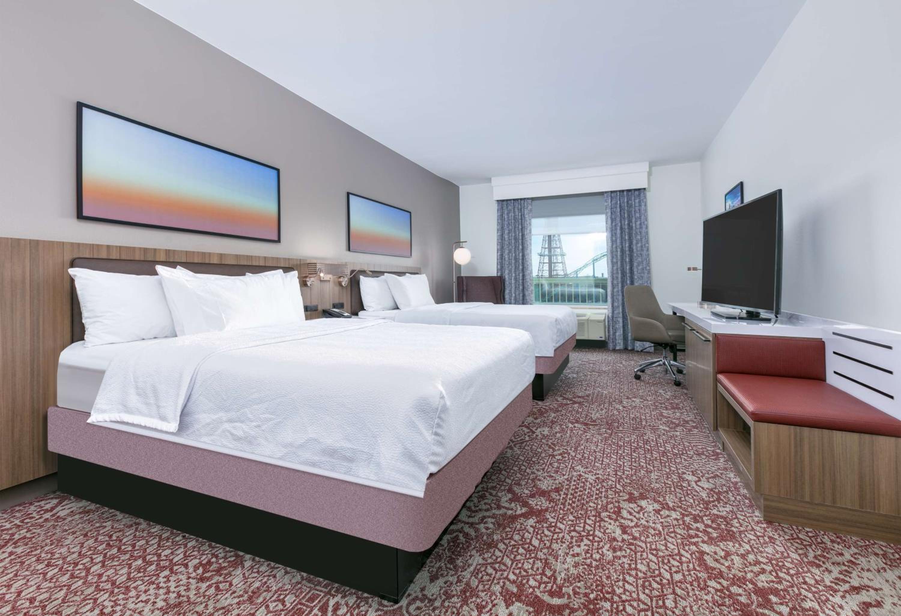 Queen Room with Two Queen Beds - Photo 10