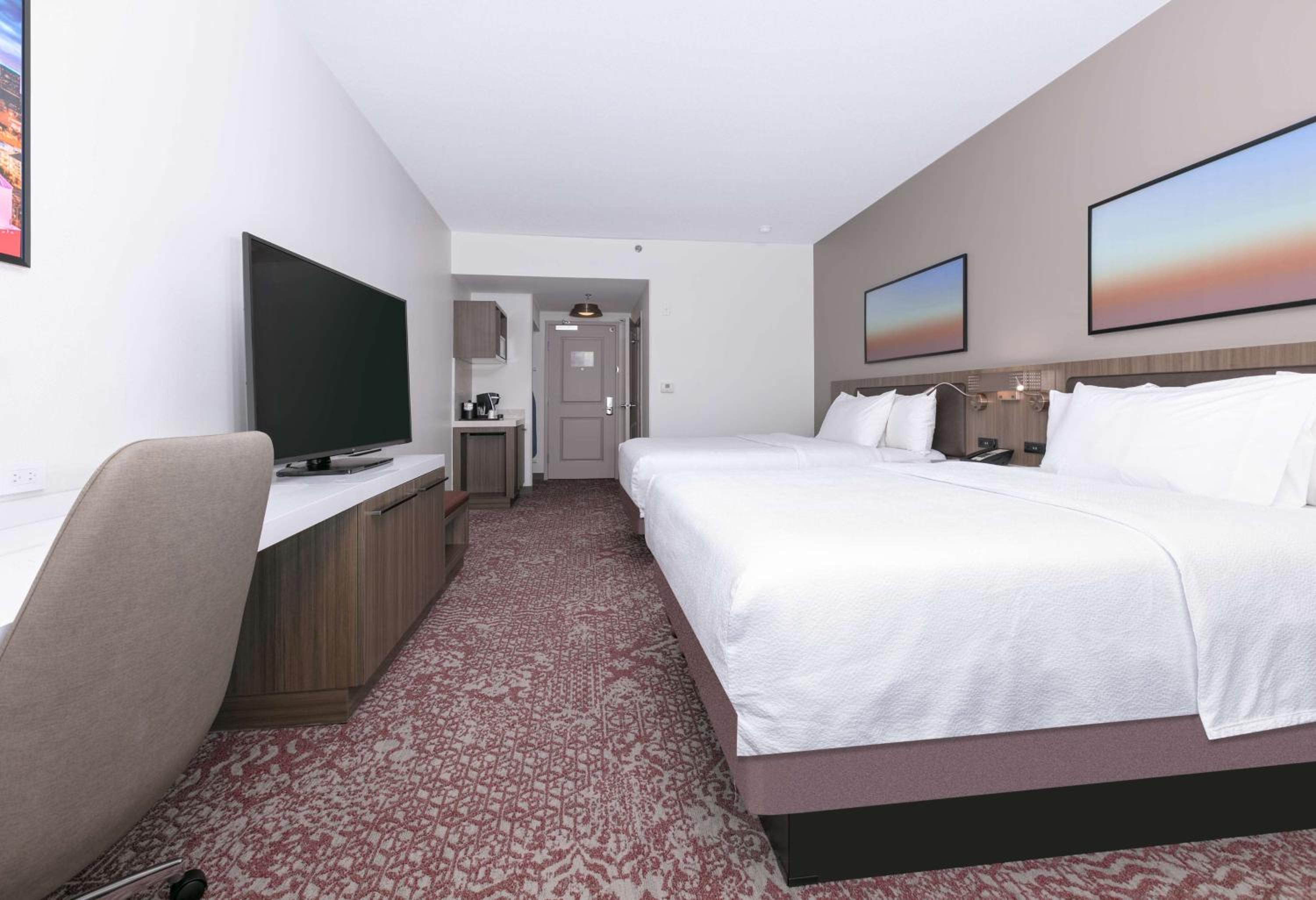 Queen Room with Two Queen Beds - Photo 7