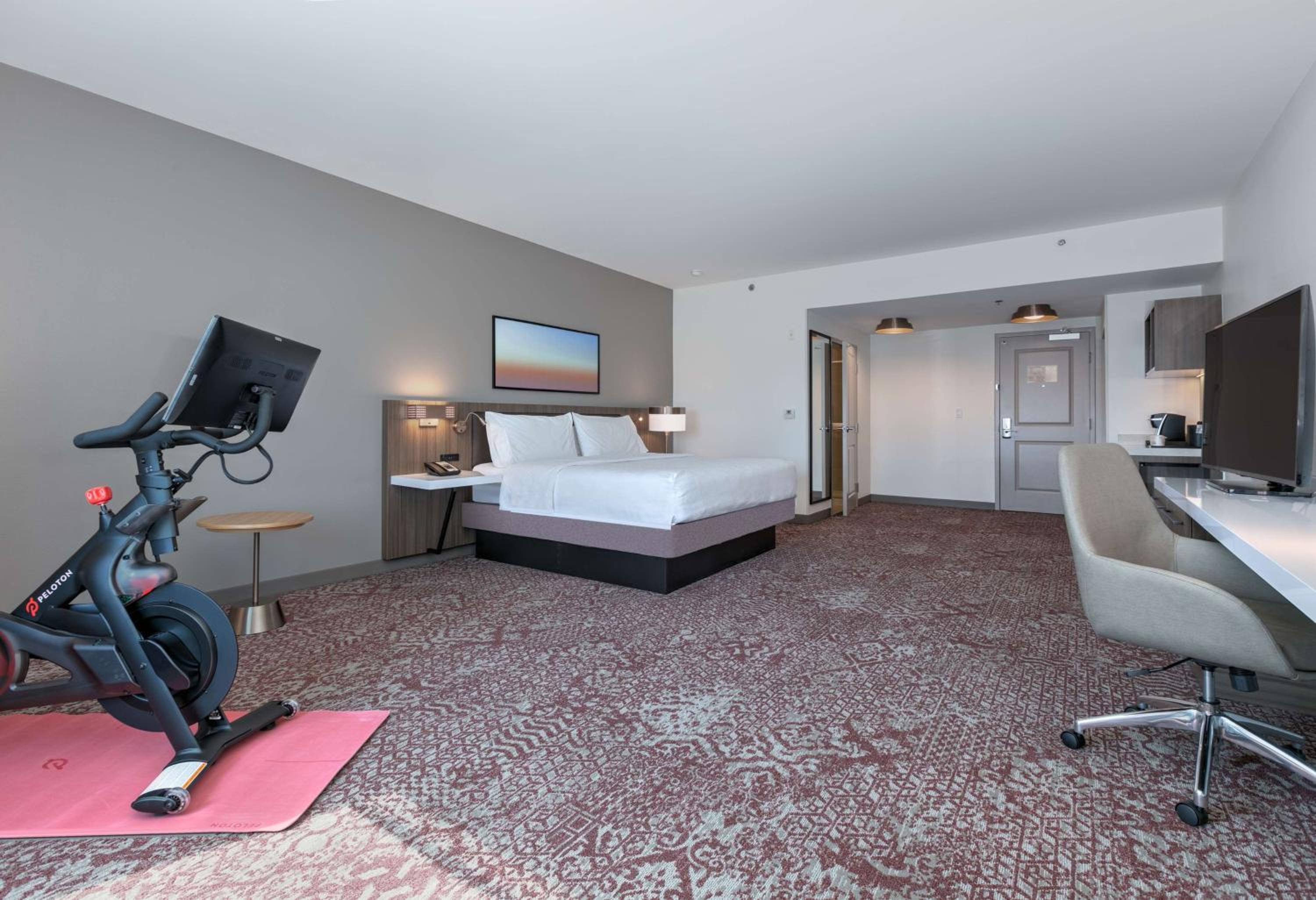 King Room with High Floor View and Peloton  - Photo 6