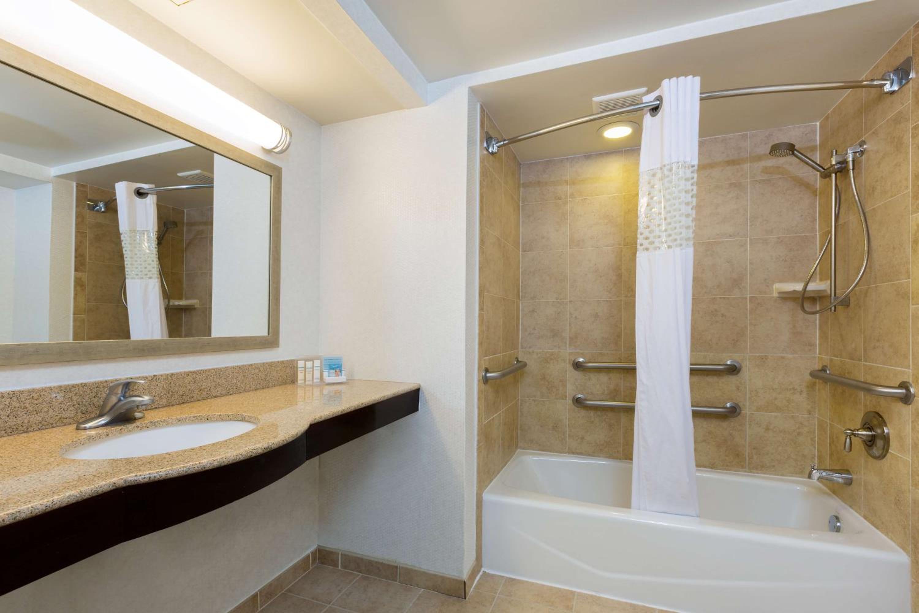 King Room - Mobility Access/Non-Smoking - Photo 4