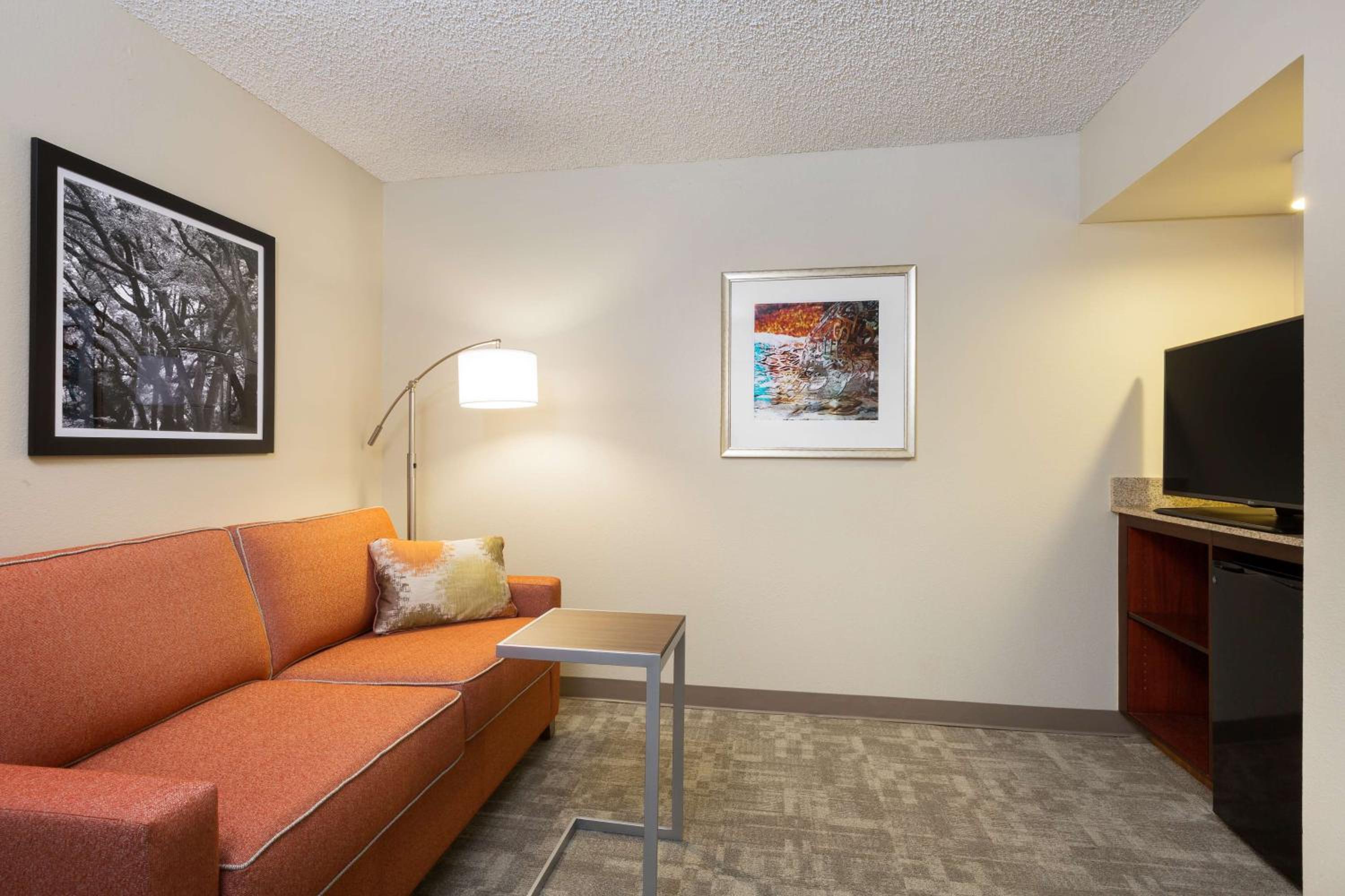 Parlor King Room with Sofa Bed and Walk-In Shower - Non-Smoking - Photo 2