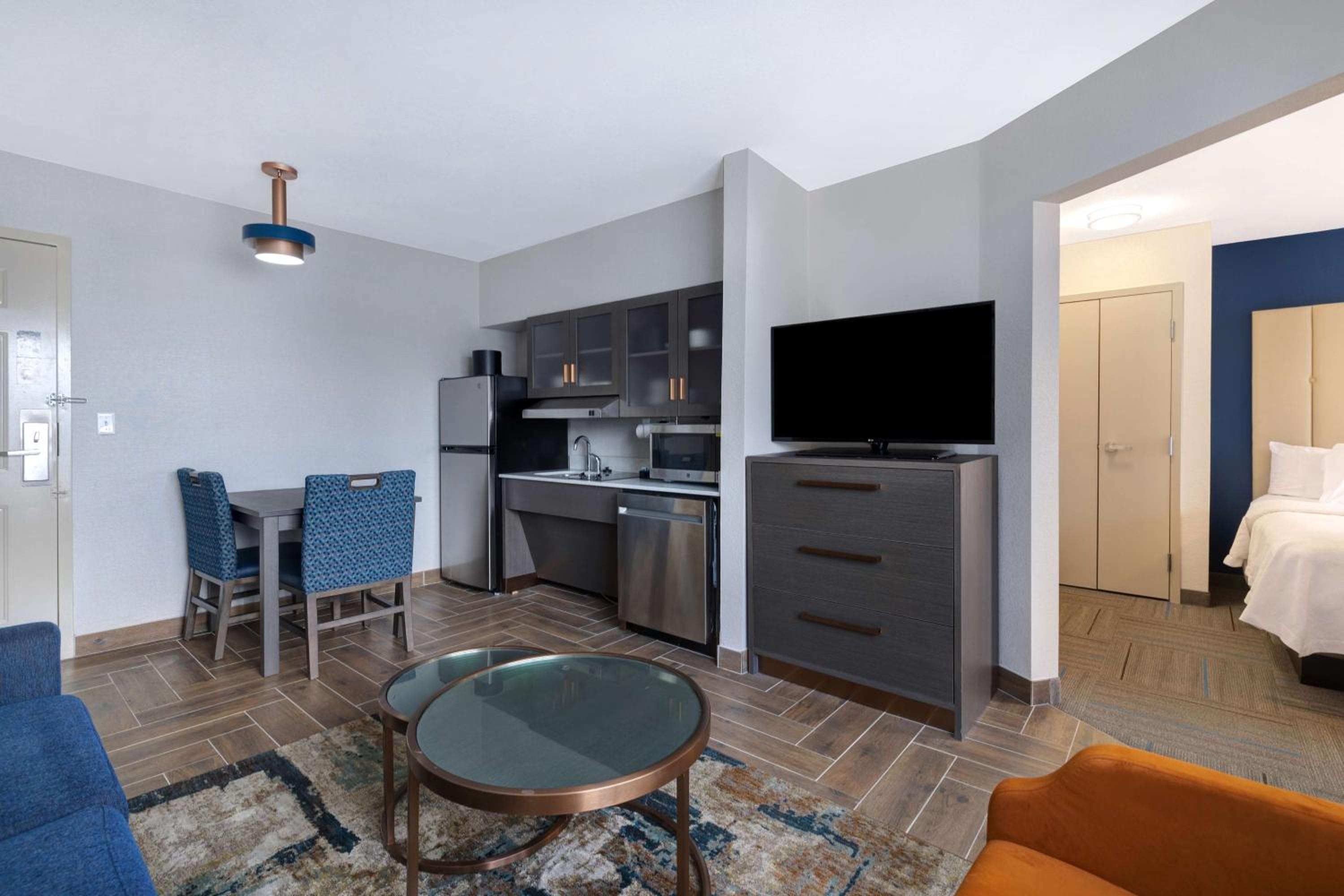 One-Bedroom King Suite - Non-Smoking - Photo 1