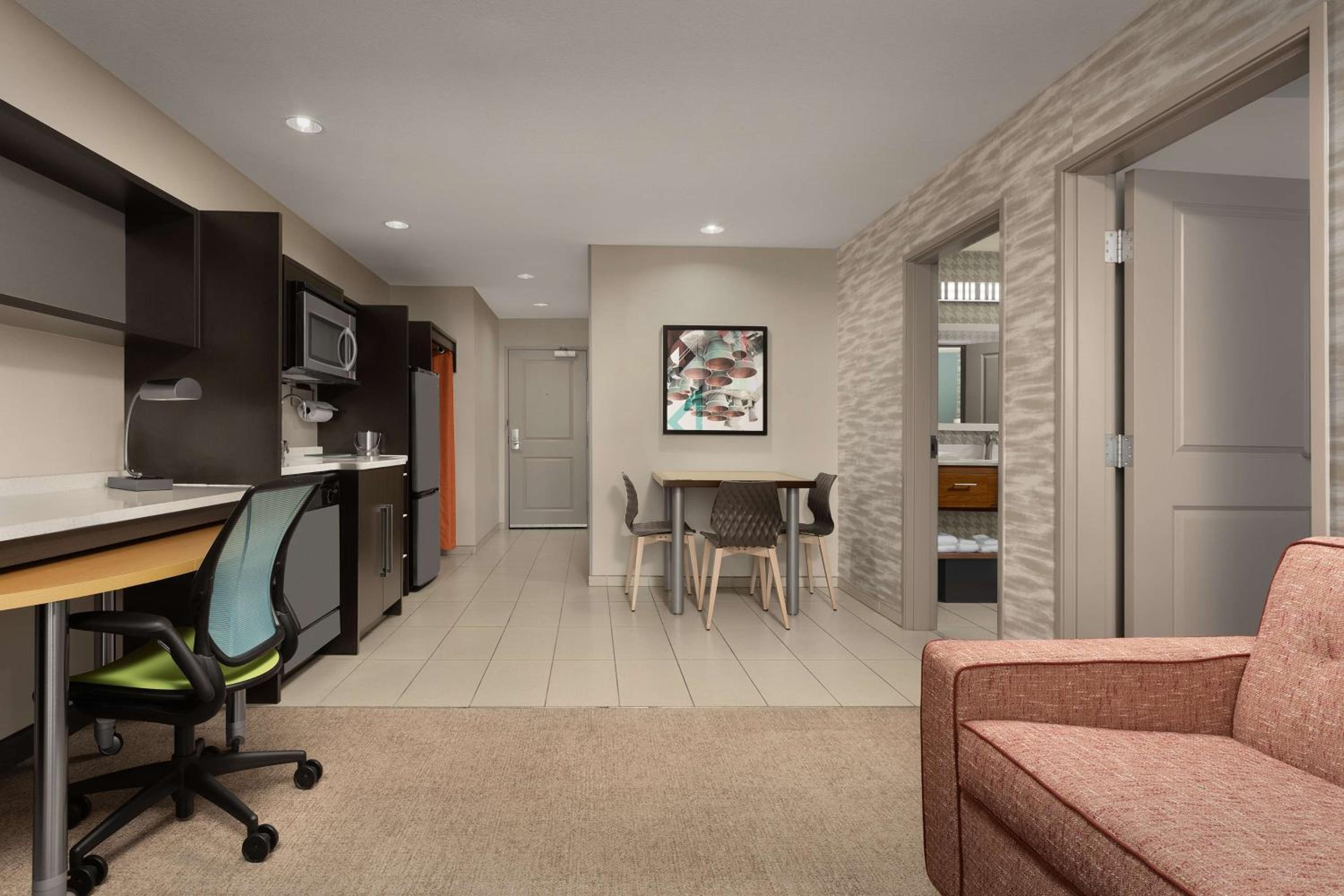 One-Bedroom King Suite - Non-Smoking photo 2