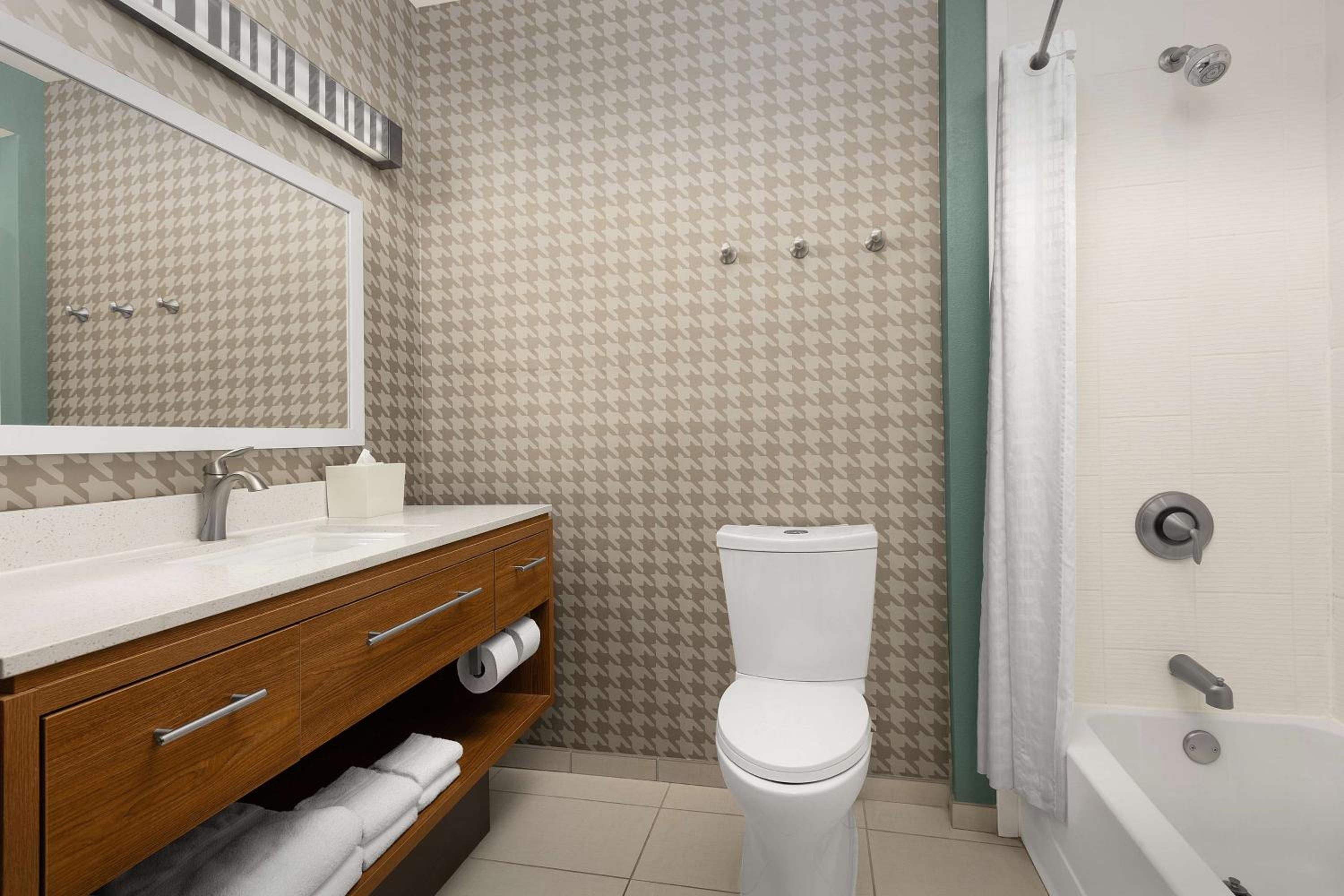 Studio Suite with Two Queen Beds - Hearing Access/Non-Smoking photo 3