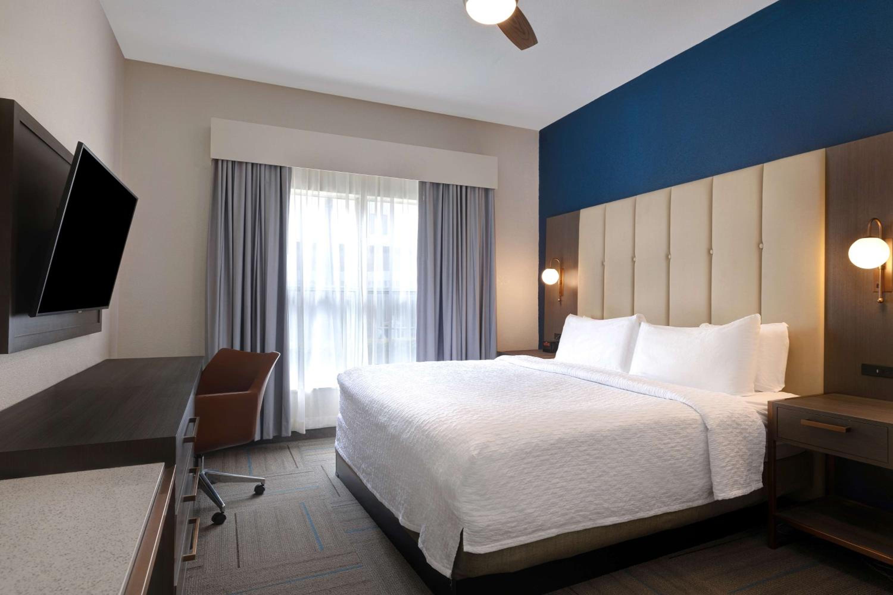 One-Bedroom King Suite - Non-Smoking - Photo 6