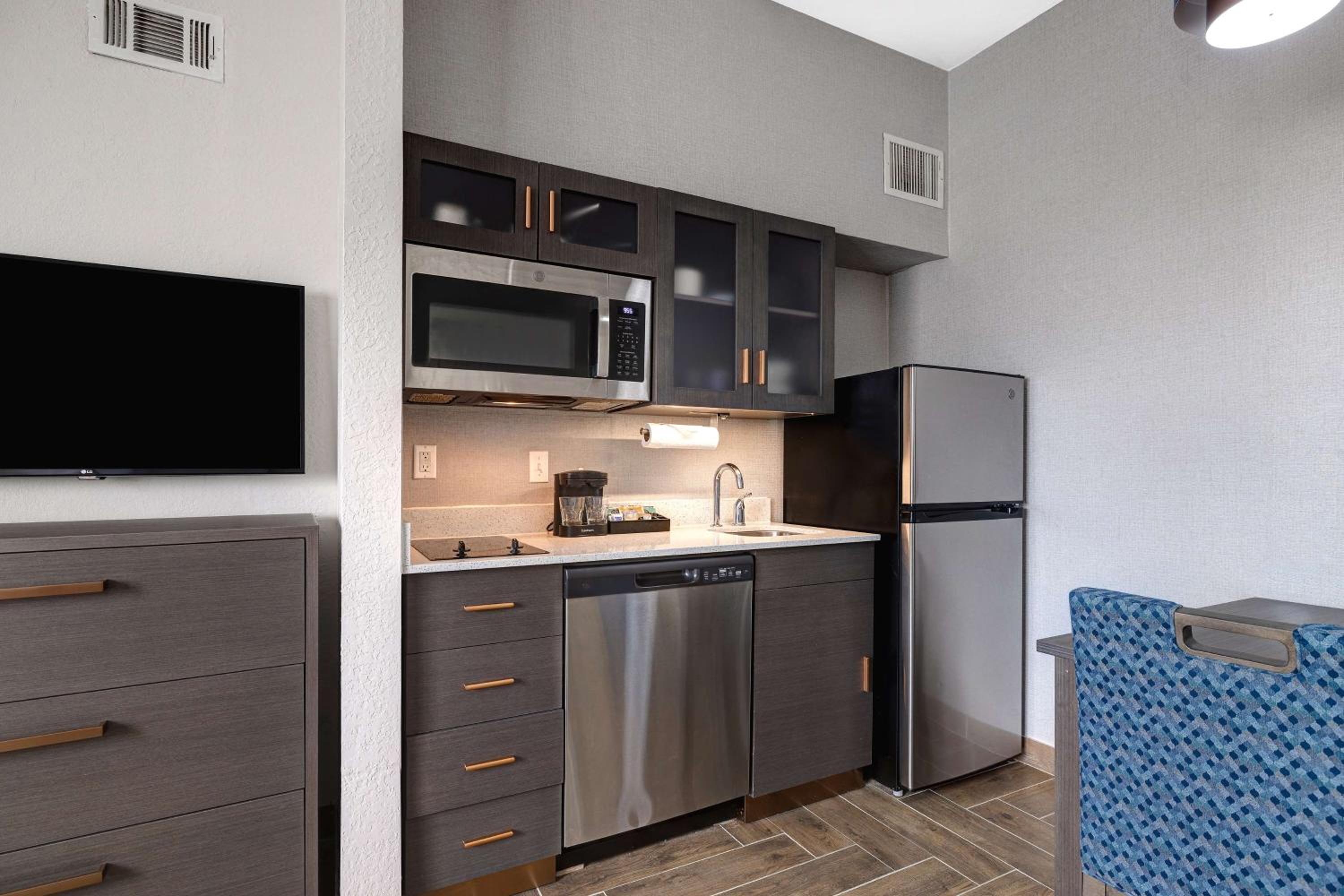 One-Bedroom King Suite - Non-Smoking - Photo 19