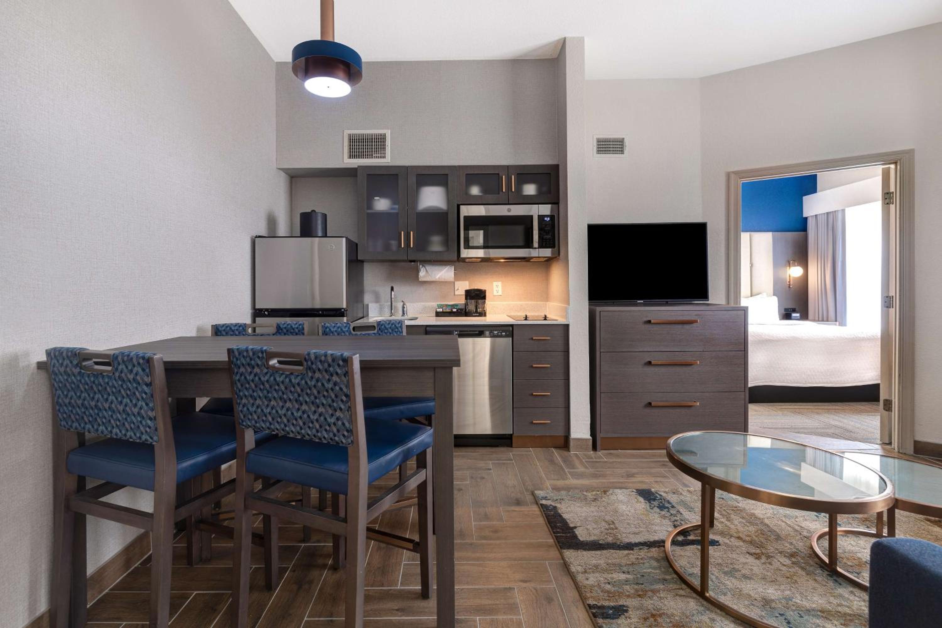 One-Bedroom King Suite - Non-Smoking - Photo 13