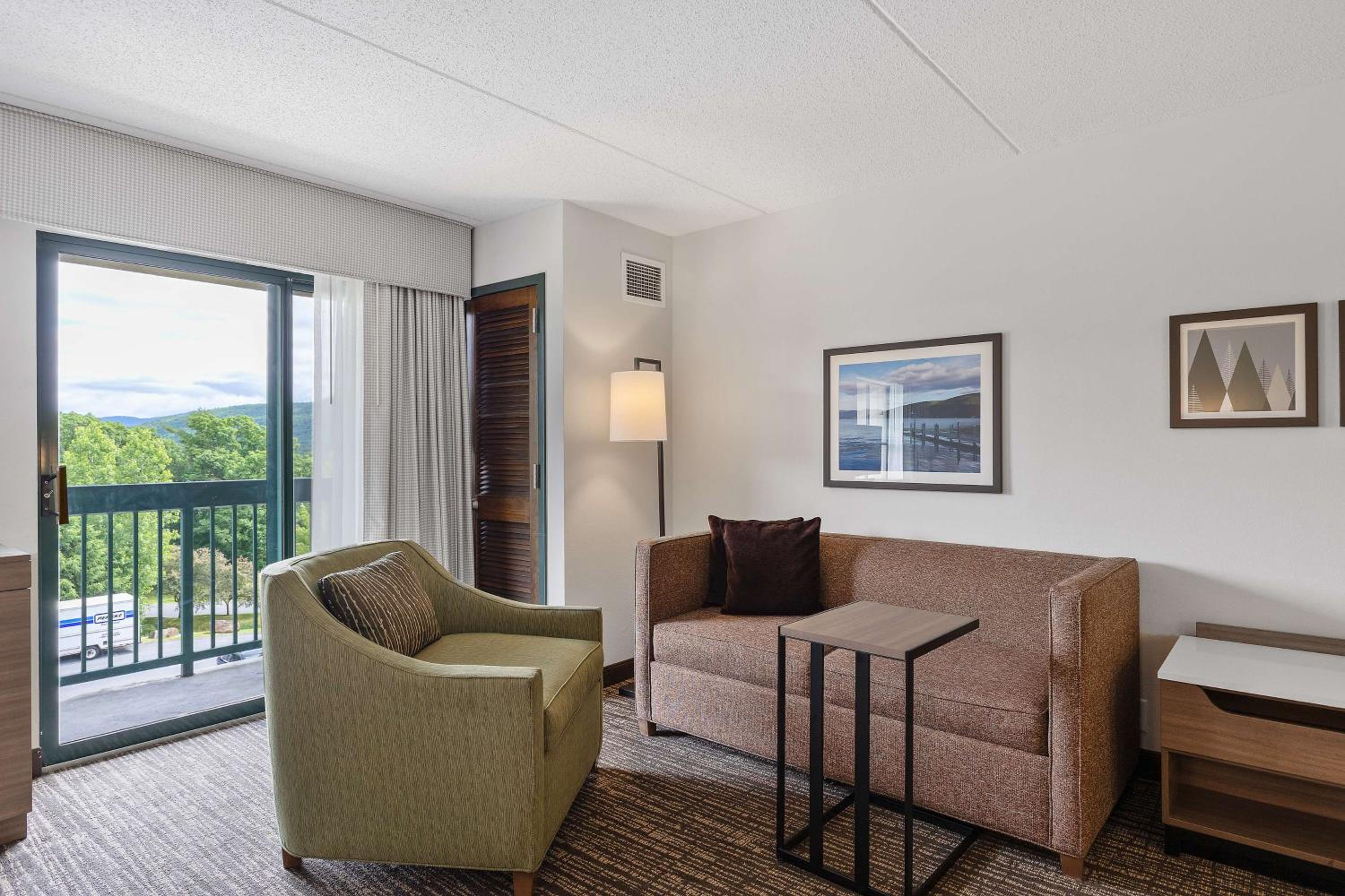 Suite with Two Queen Beds and Sofa Bed - Balcony - Photo 1
