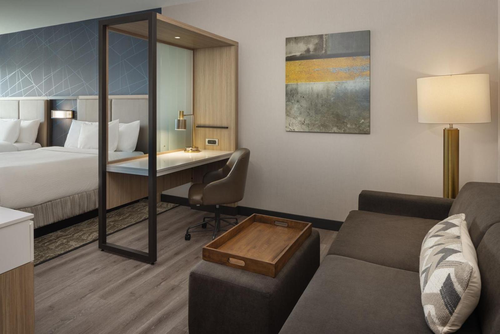 Suite with Two Queen Beds and Adapted Tub - Mobility and Hearing Accessible photo 3