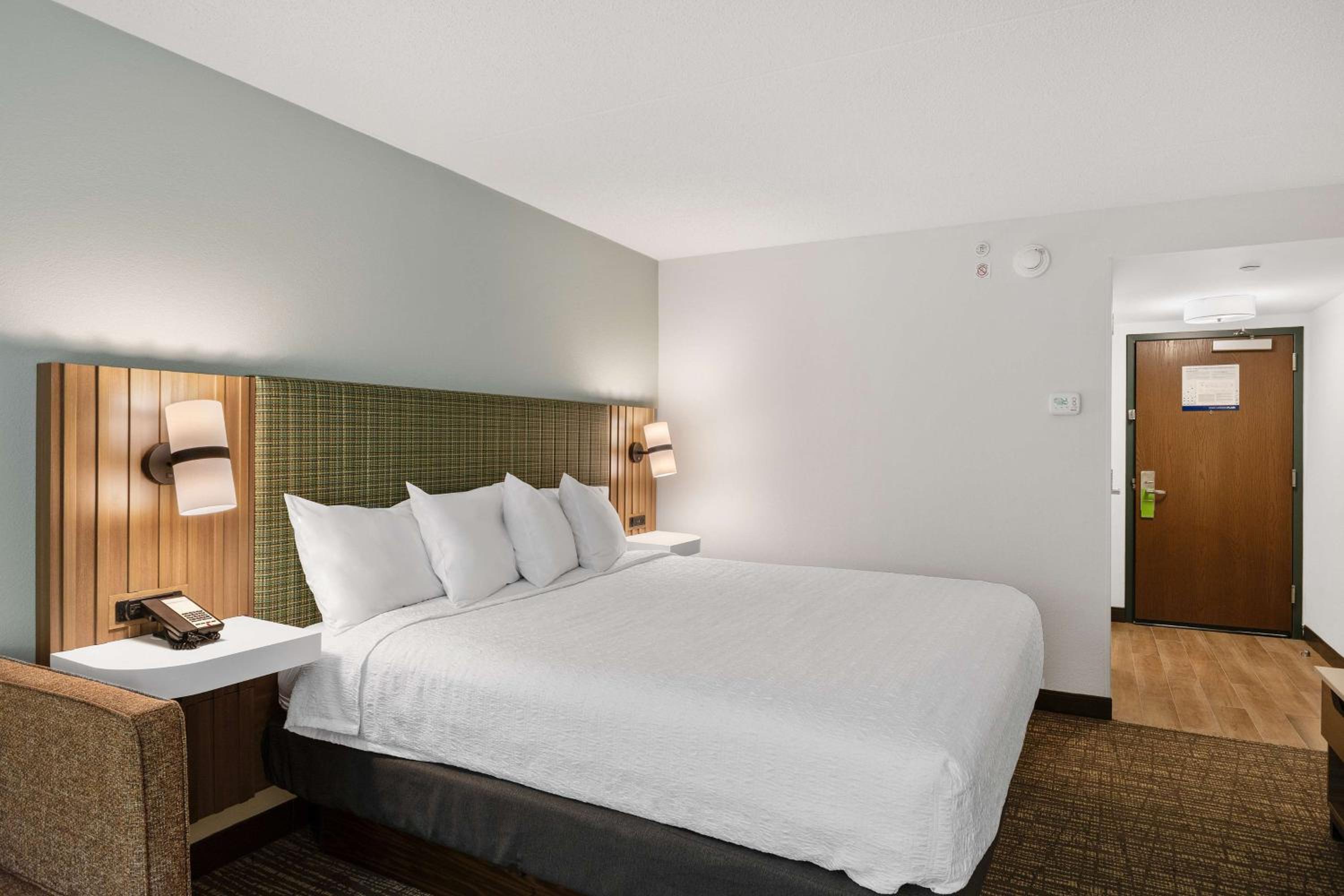 King Room with Sofa Bed - Photo 1