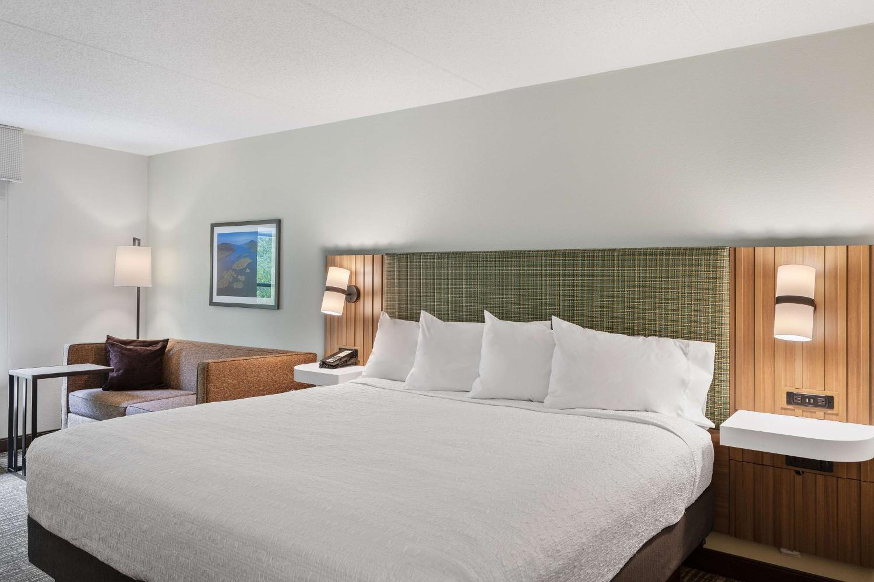 King Room with Sofa Bed - Photo 6