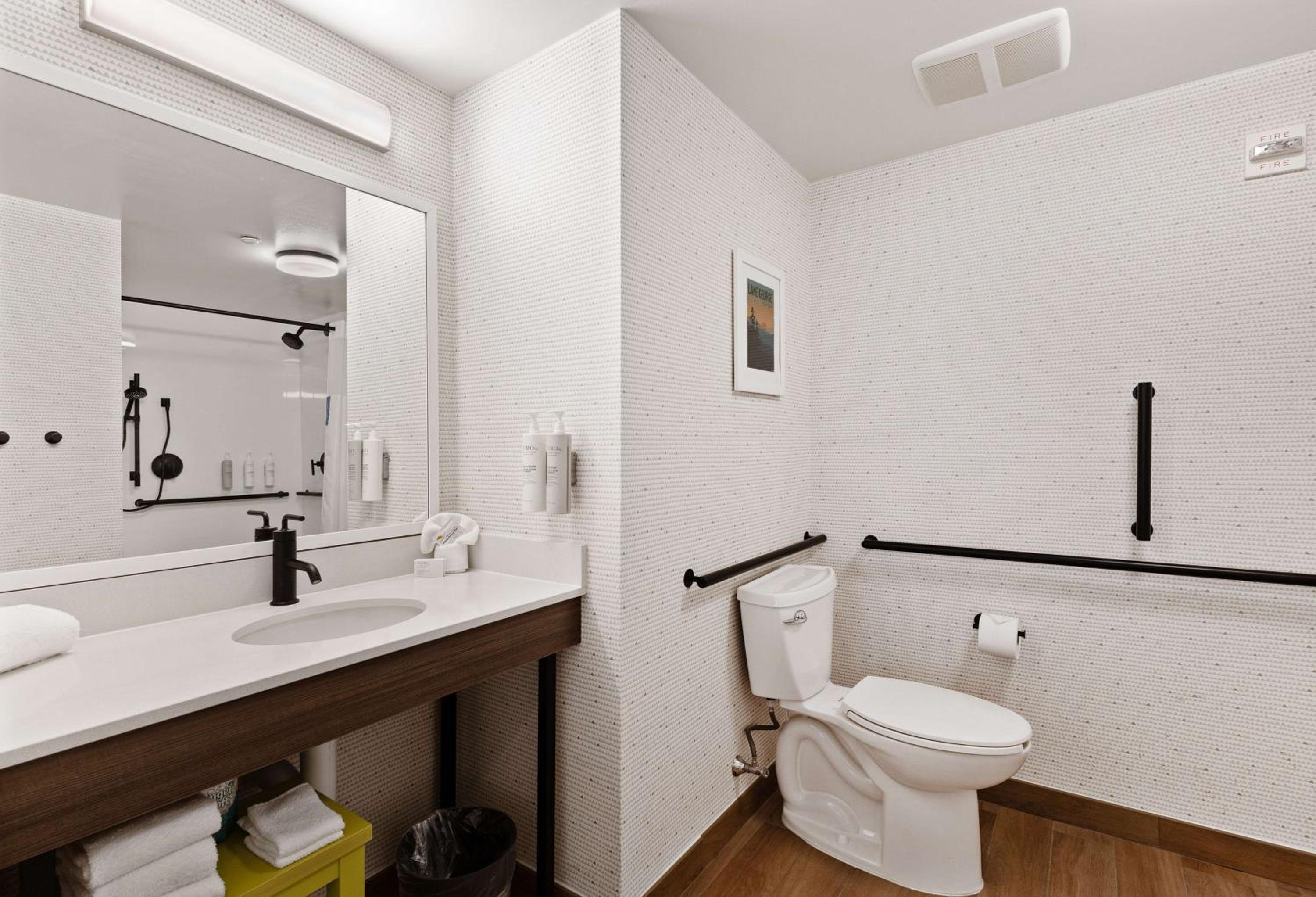 Queen Room with Two Queen Beds - Tub - Accessible - Photo 2