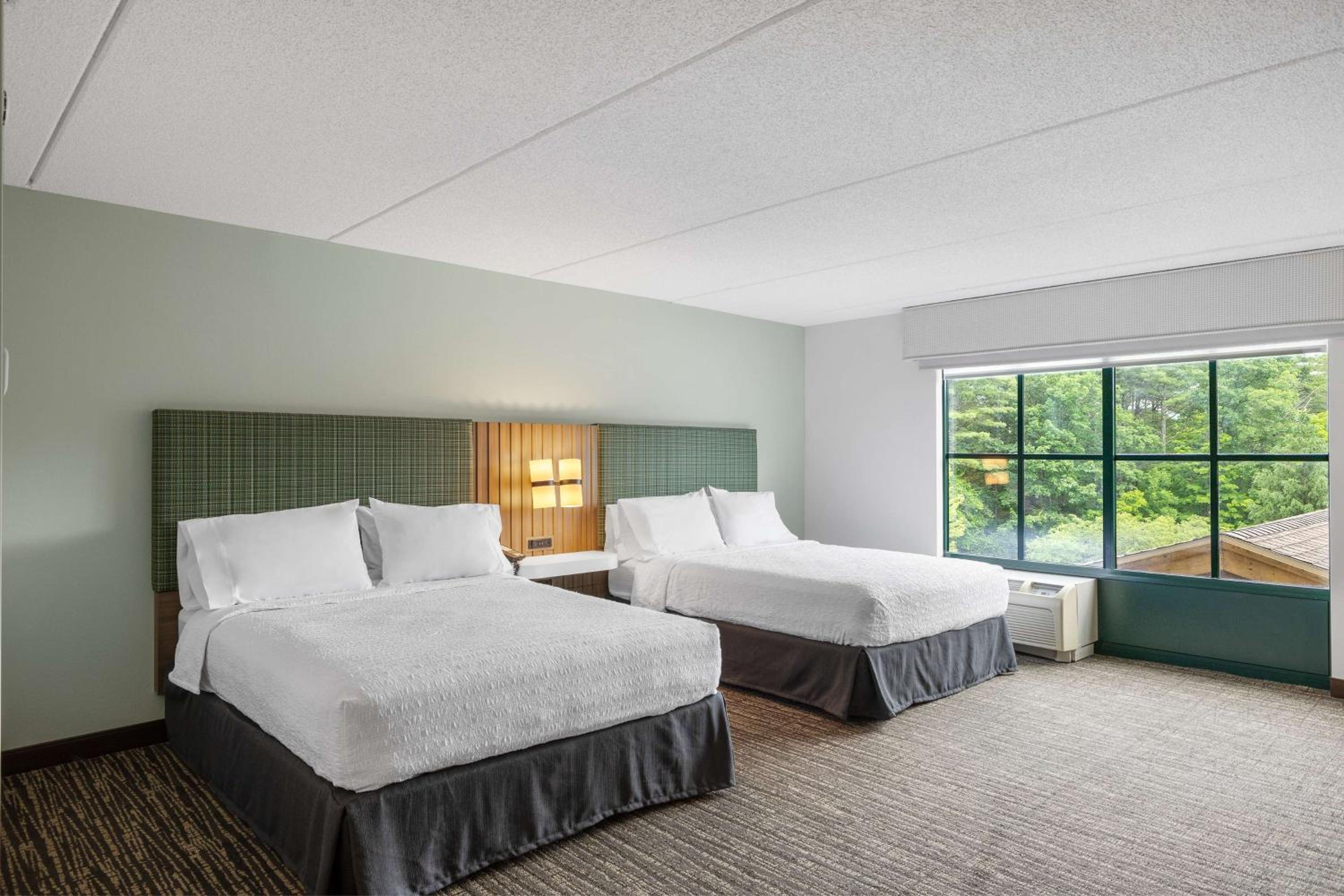 Queen Room with Two Queen Beds - Tub - Accessible - Photo 1
