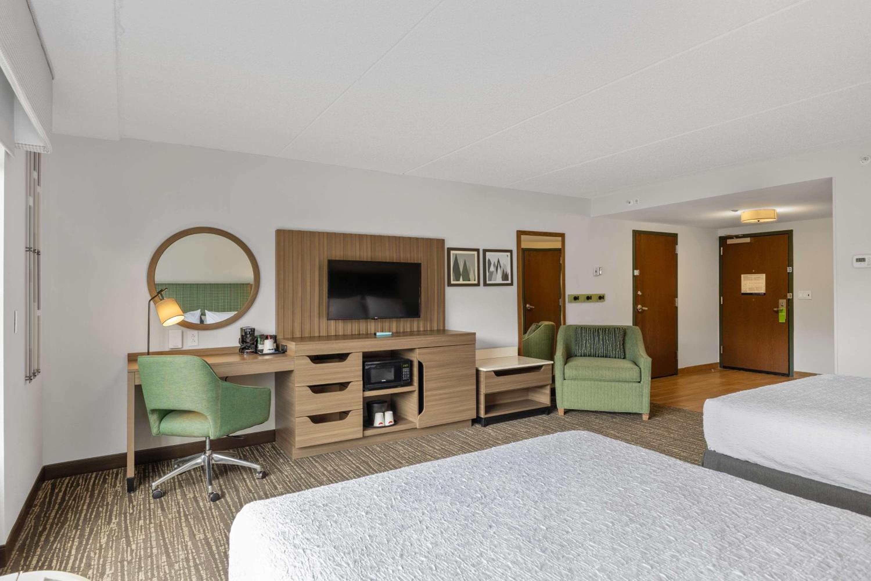 Queen Room with Two Queen Beds - Tub - Accessible - Photo 7