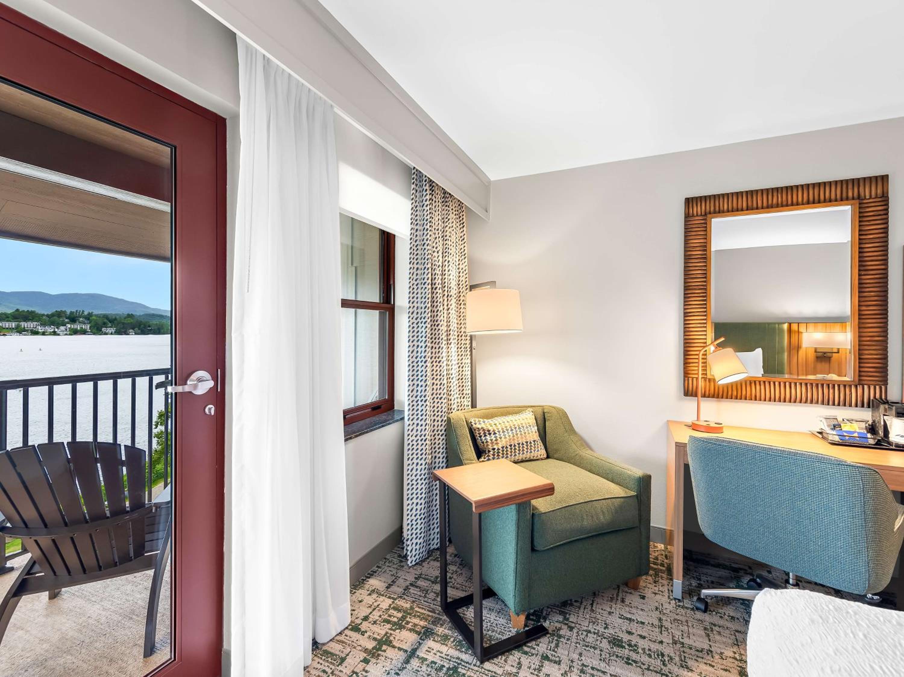 Queen Room with Two Queen Beds with Balcony photo 3