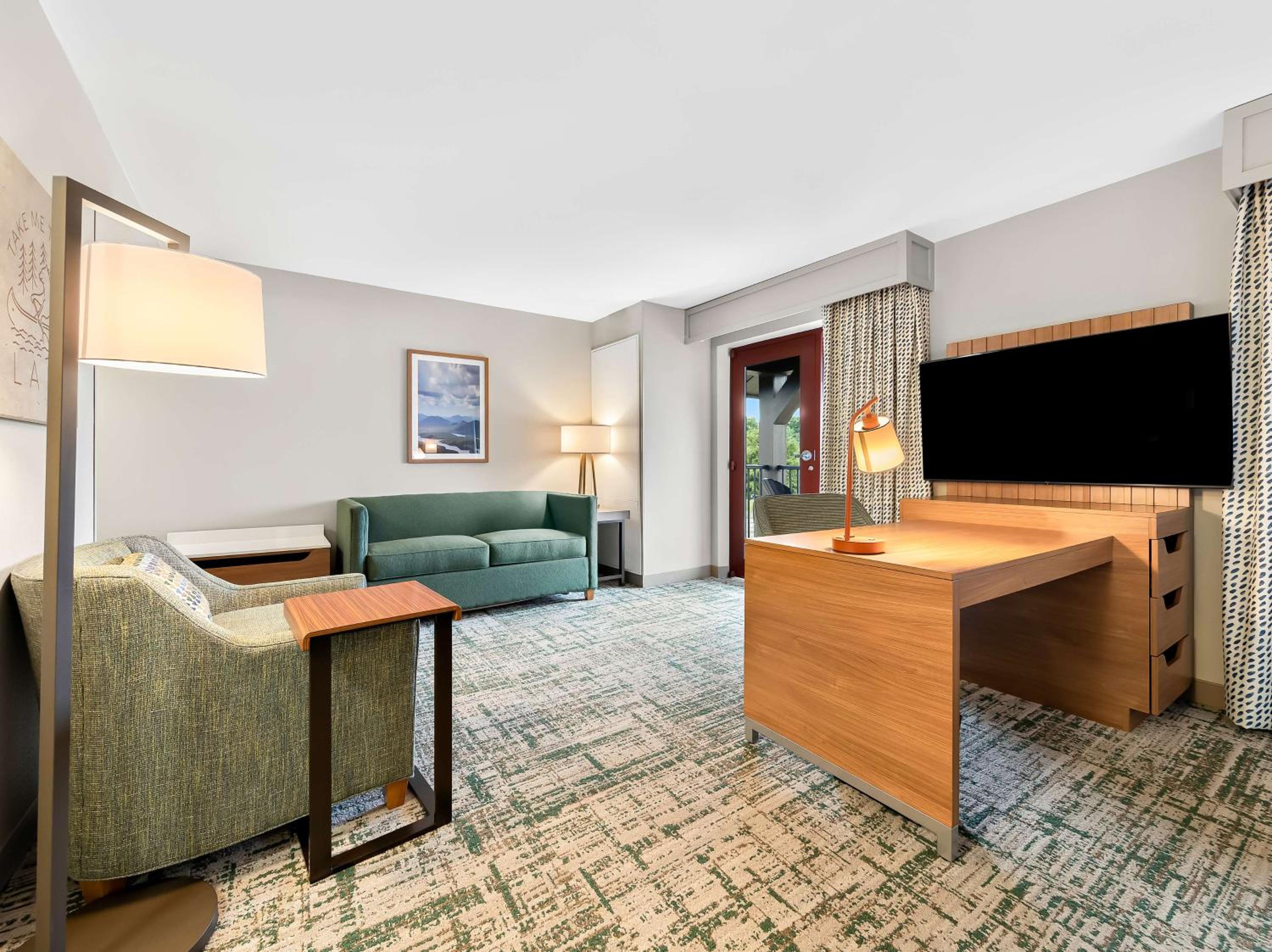 King Suite - Non-Smoking photo 3