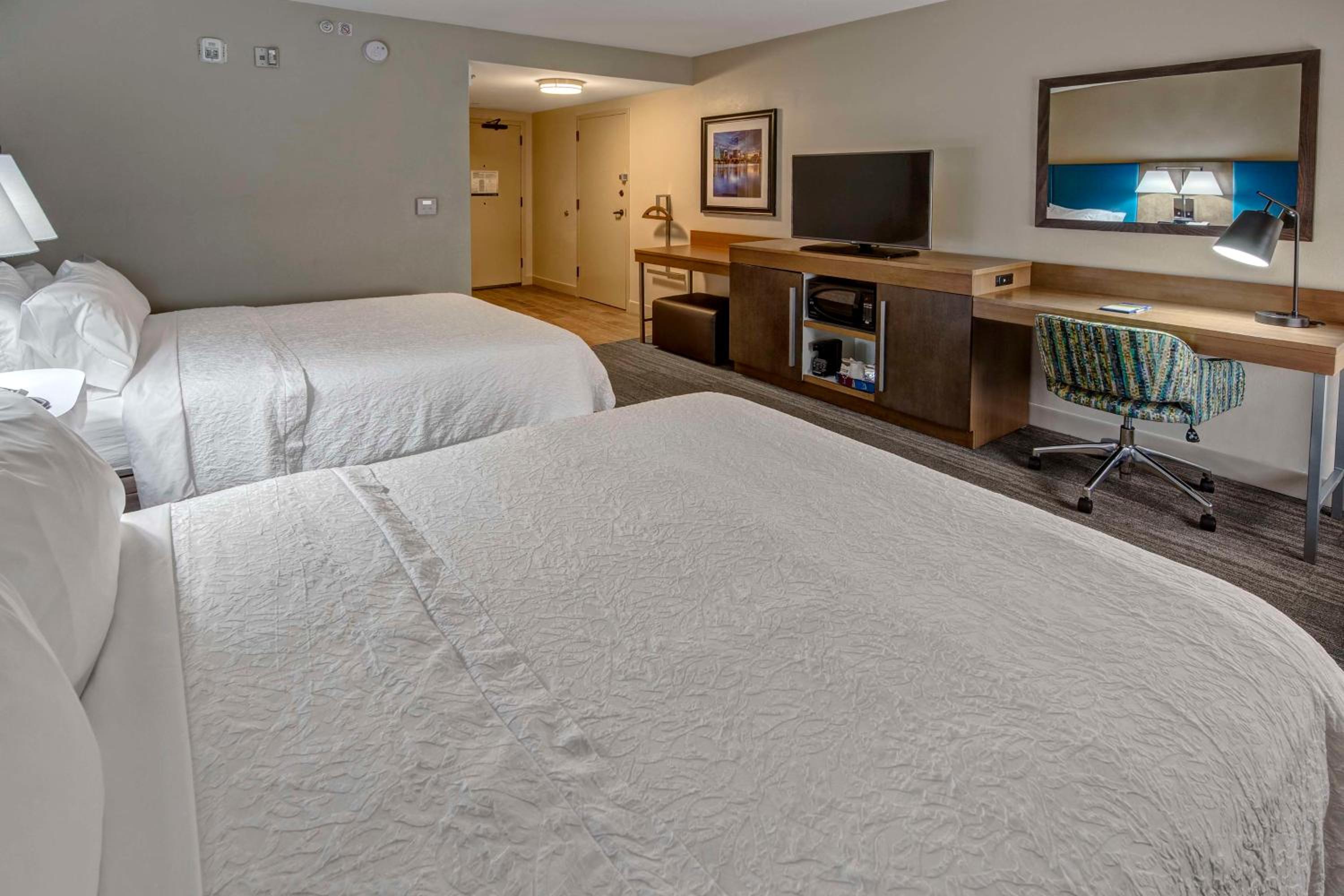 Deluxe Double Room with Two Double Beds - Non-Smoking - Photo 2