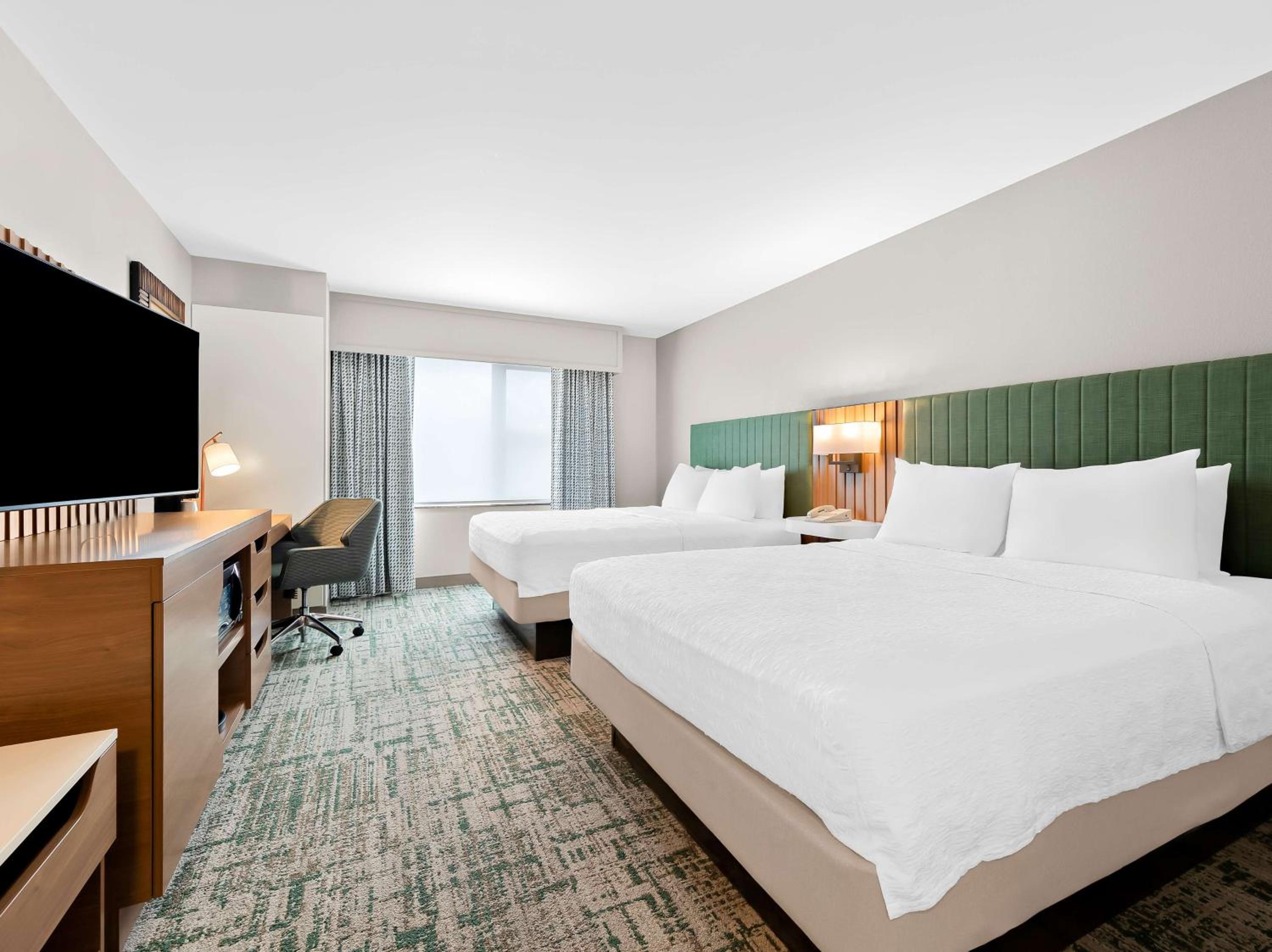 Queen Room with Two Queen Beds photo 2