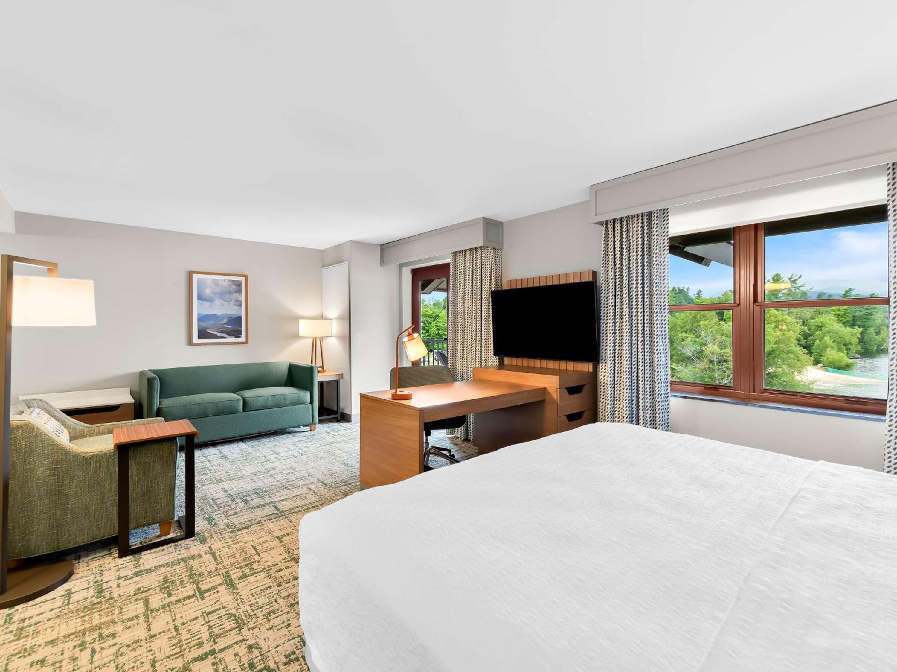 King Suite - Non-Smoking photo 1