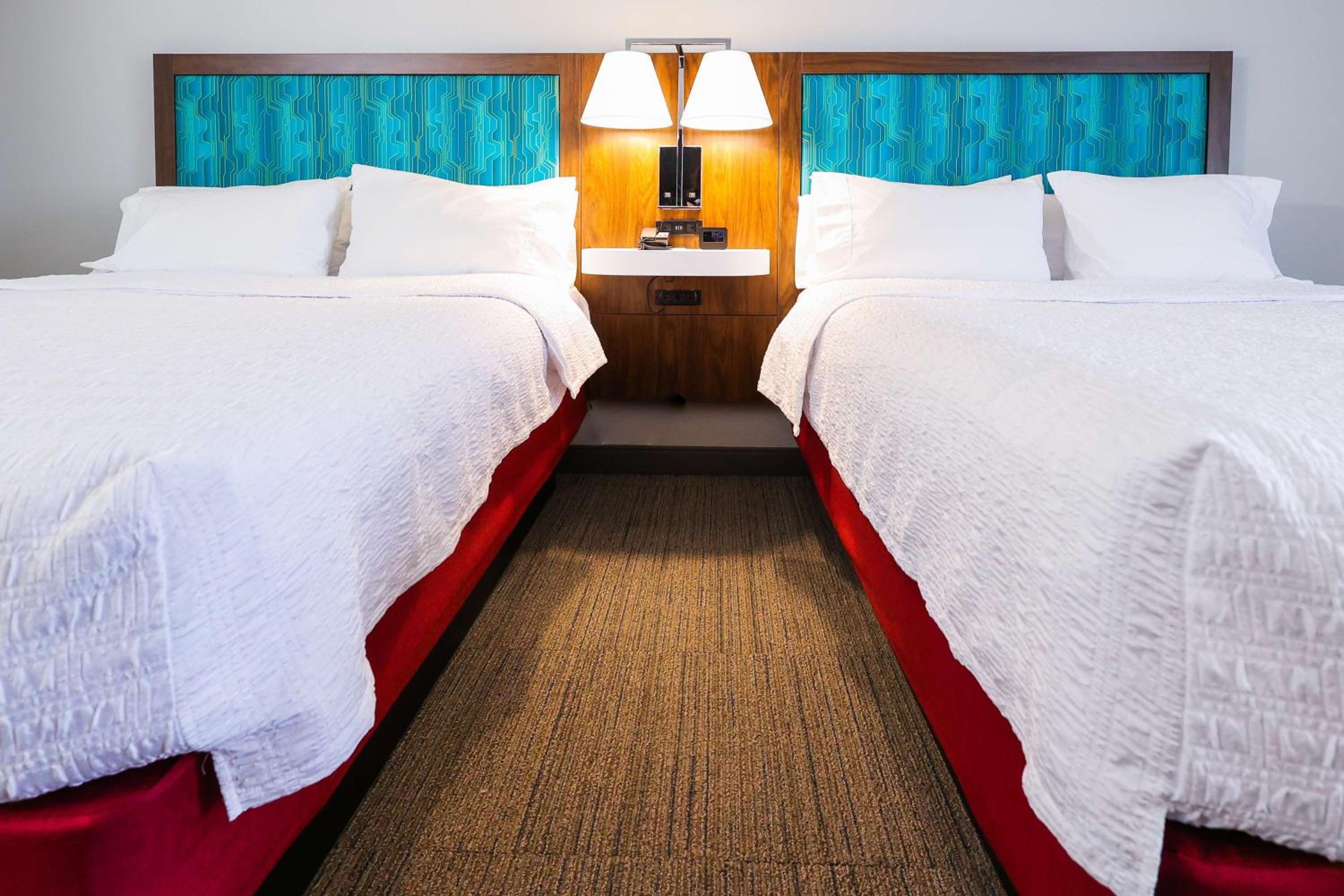 Room with Two Queen Beds - Non-Smoking - Photo 11
