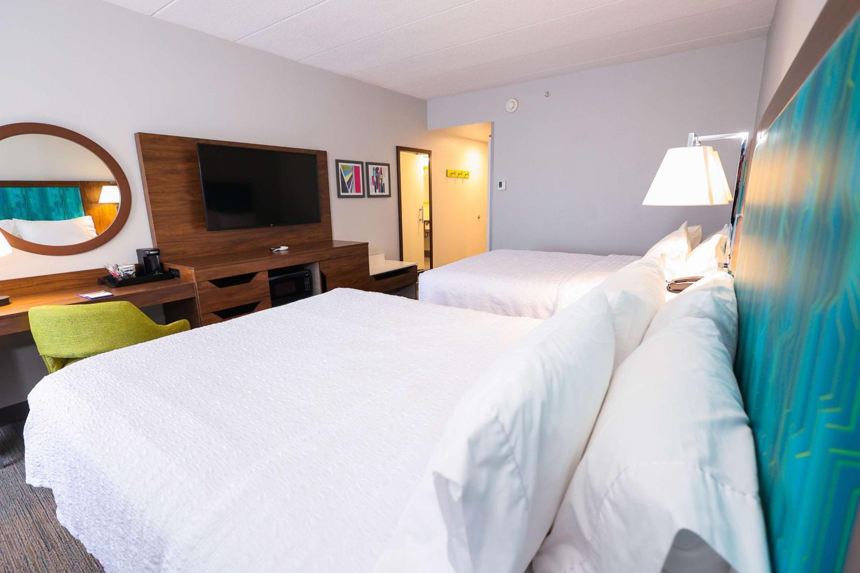 Room with Two Queen Beds - Non-Smoking - Photo 5