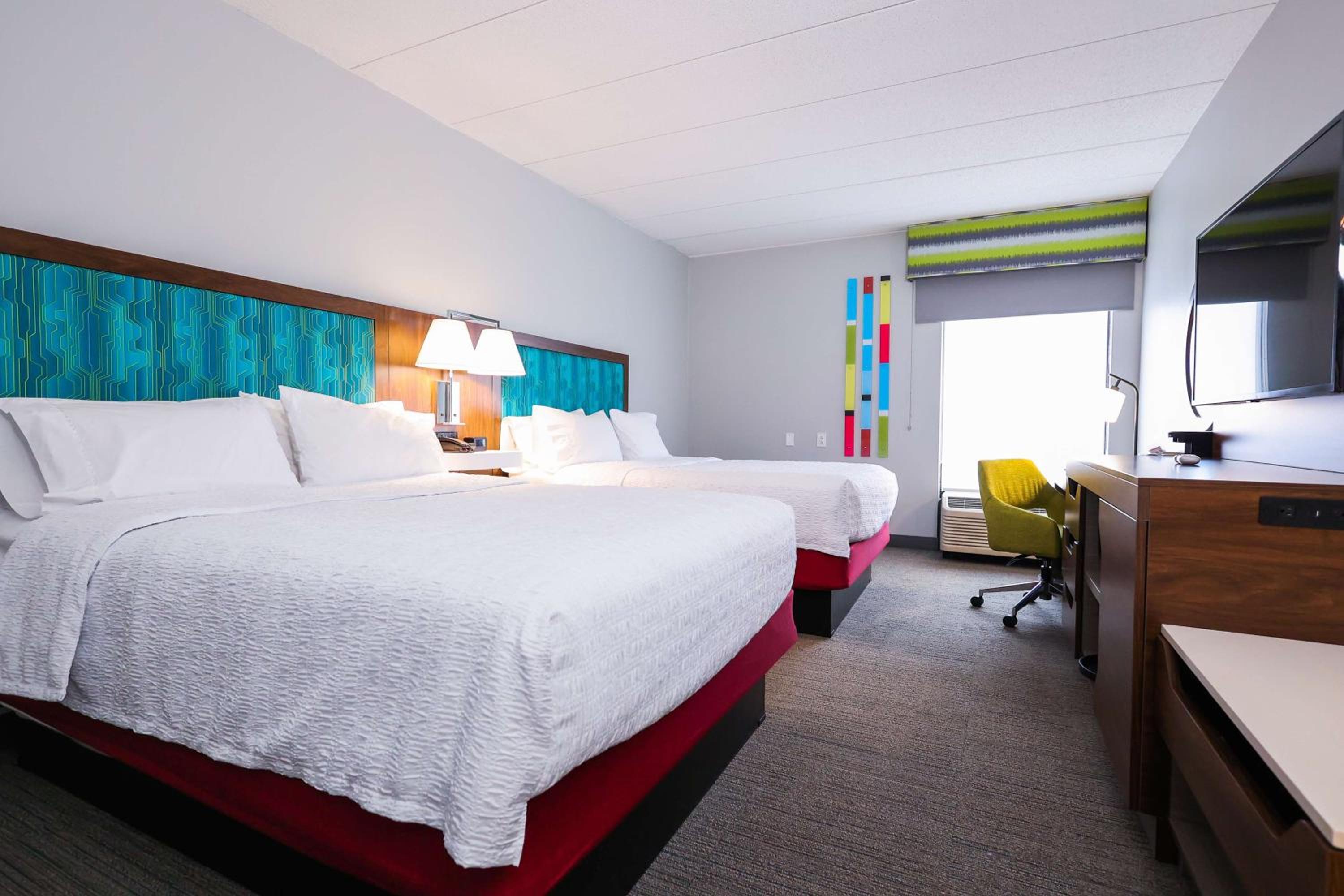 Room with Two Queen Beds - Non-Smoking - Photo 2