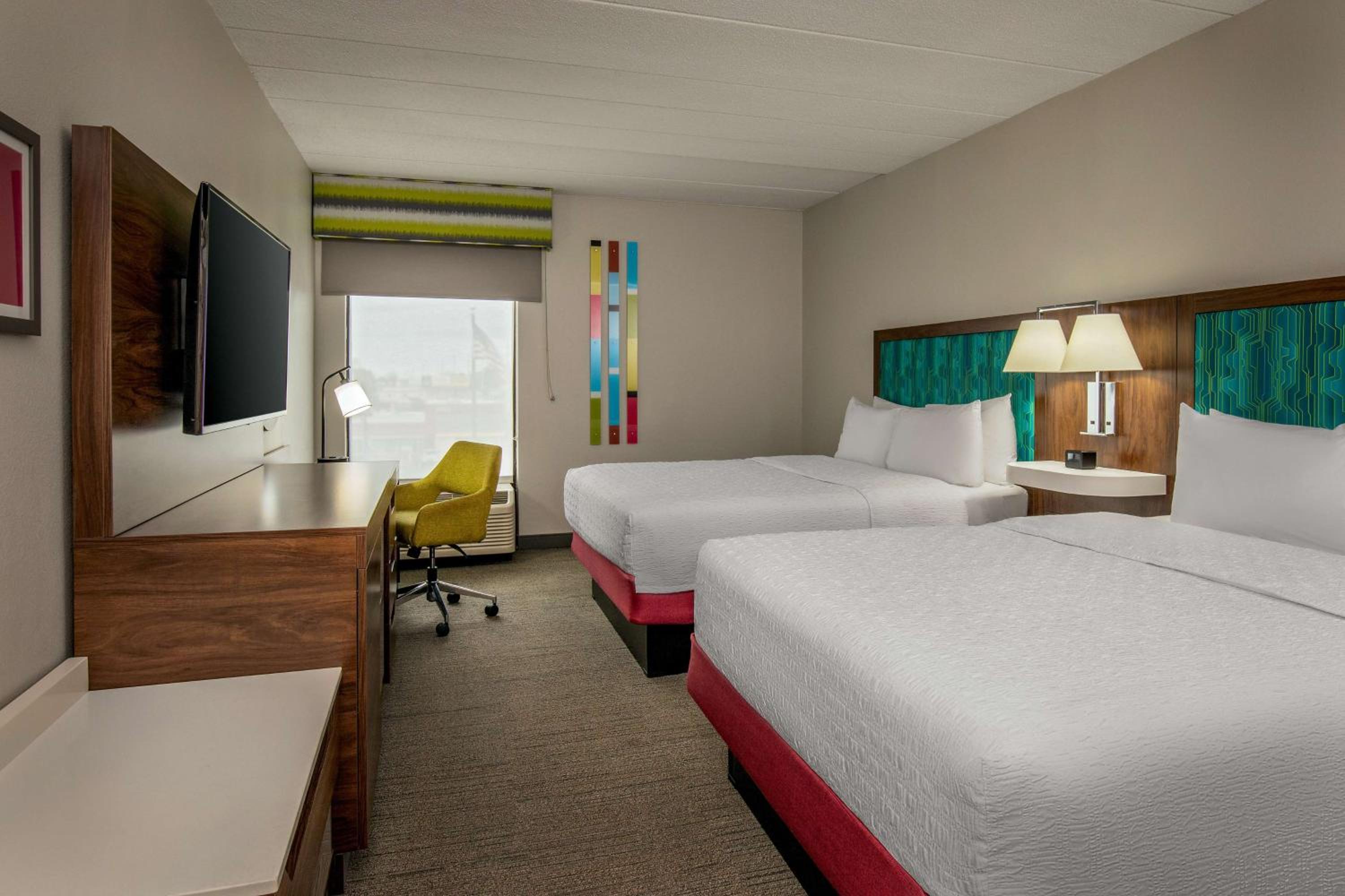 Room with Two Queen Beds - Non-Smoking - Photo 7