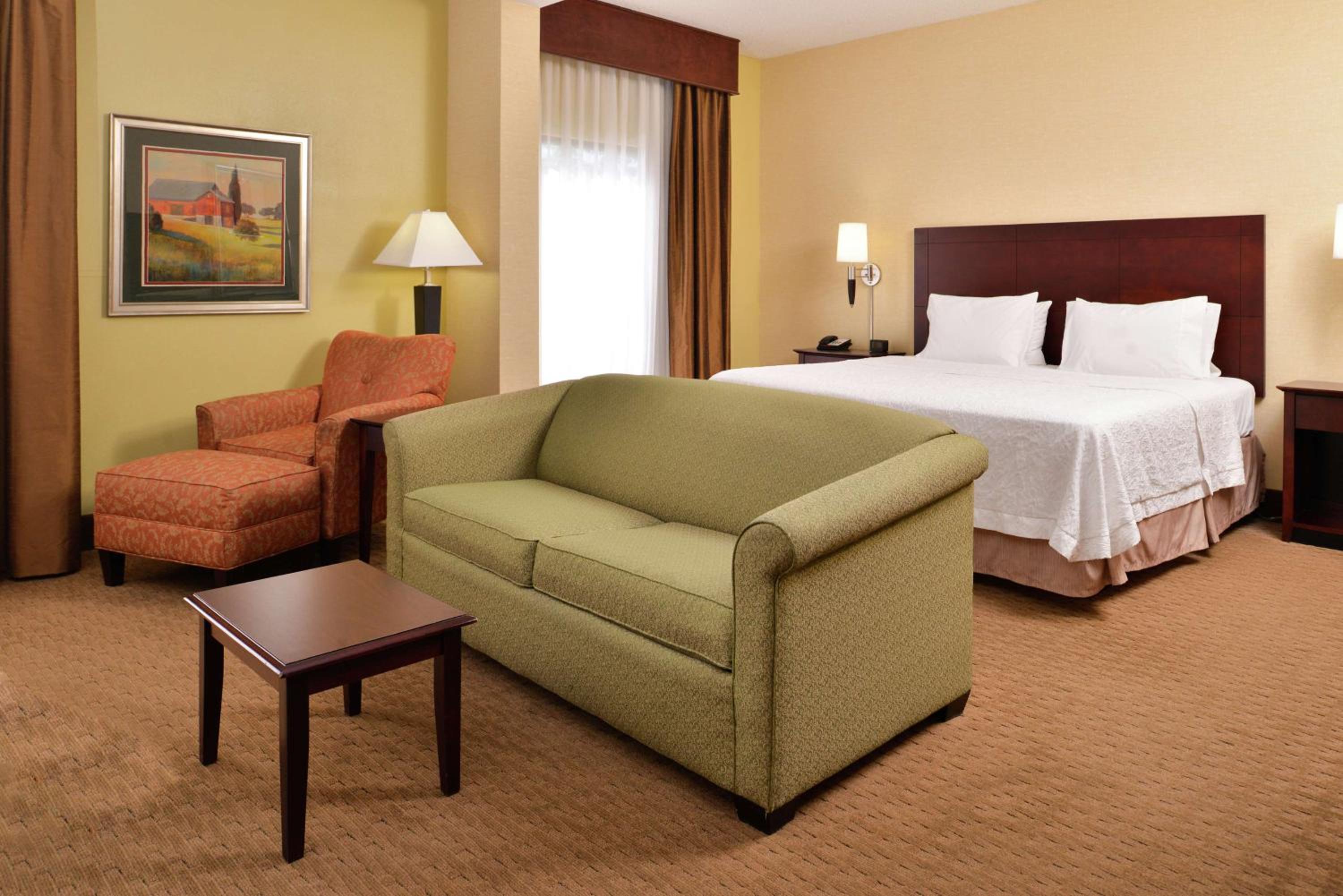Deluxe King Room with Sofa Bed - Non-Smoking - Photo 3