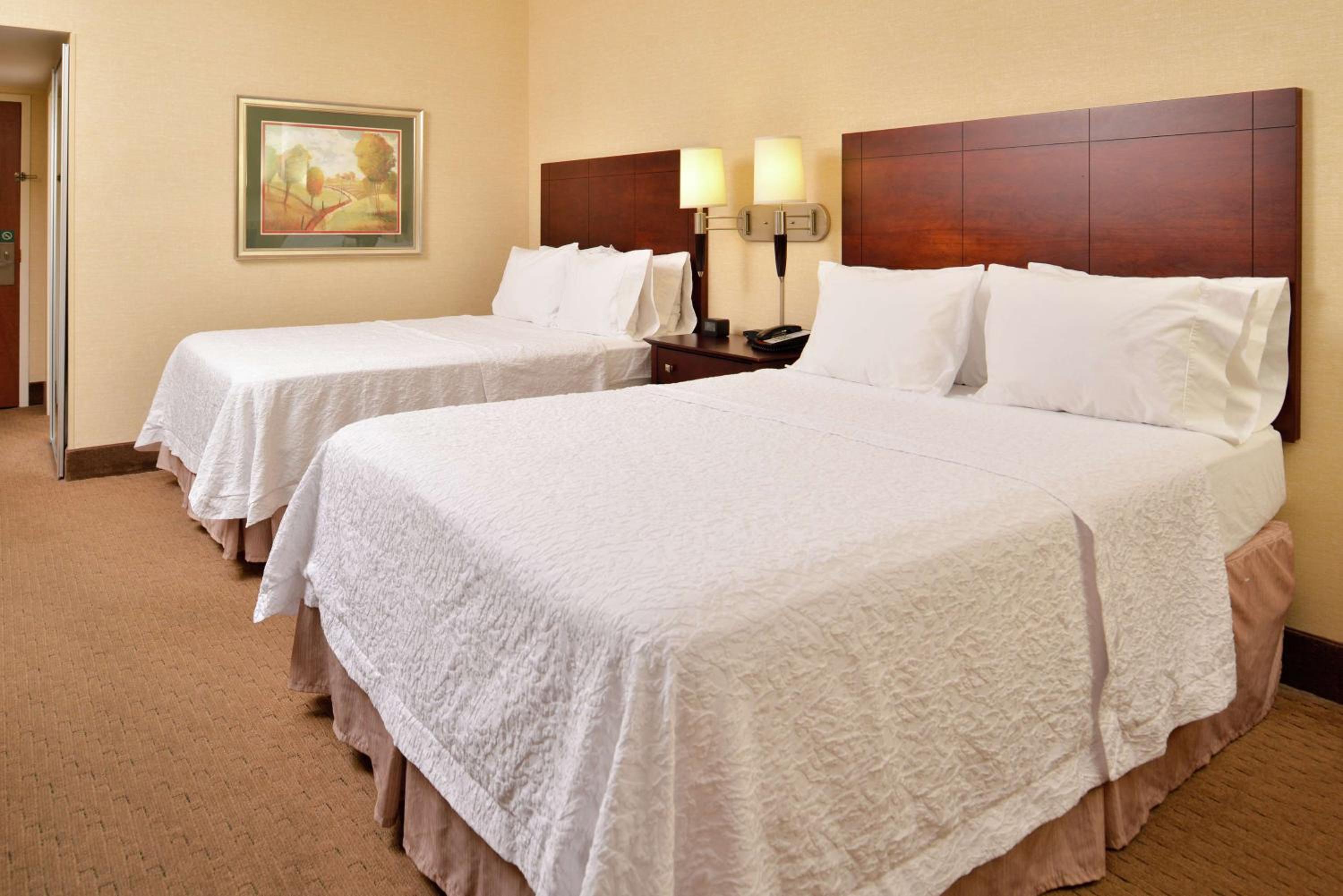 Room with Two Queen Beds - Non-Smoking - Photo 3