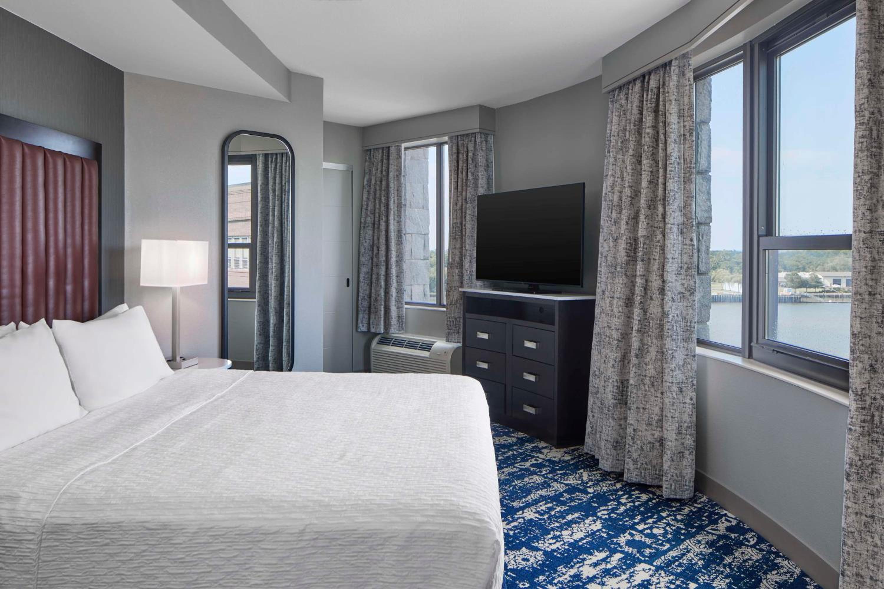 King Suite with River View
