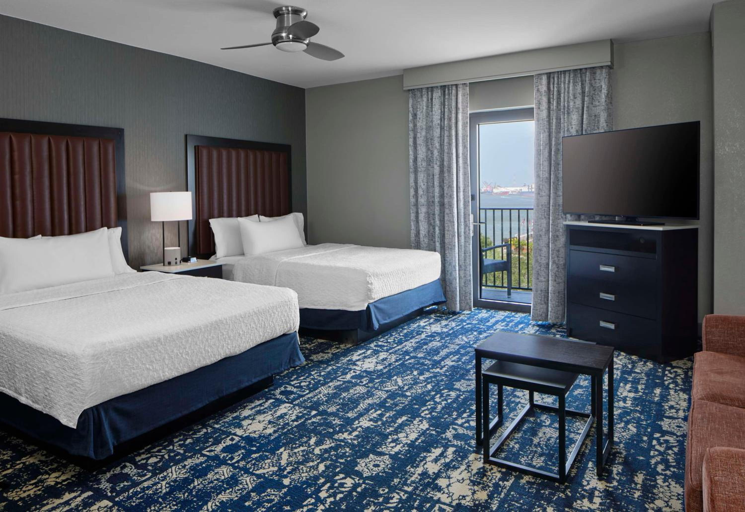Queen Studio with Two Queen Beds with Balcony and River View
