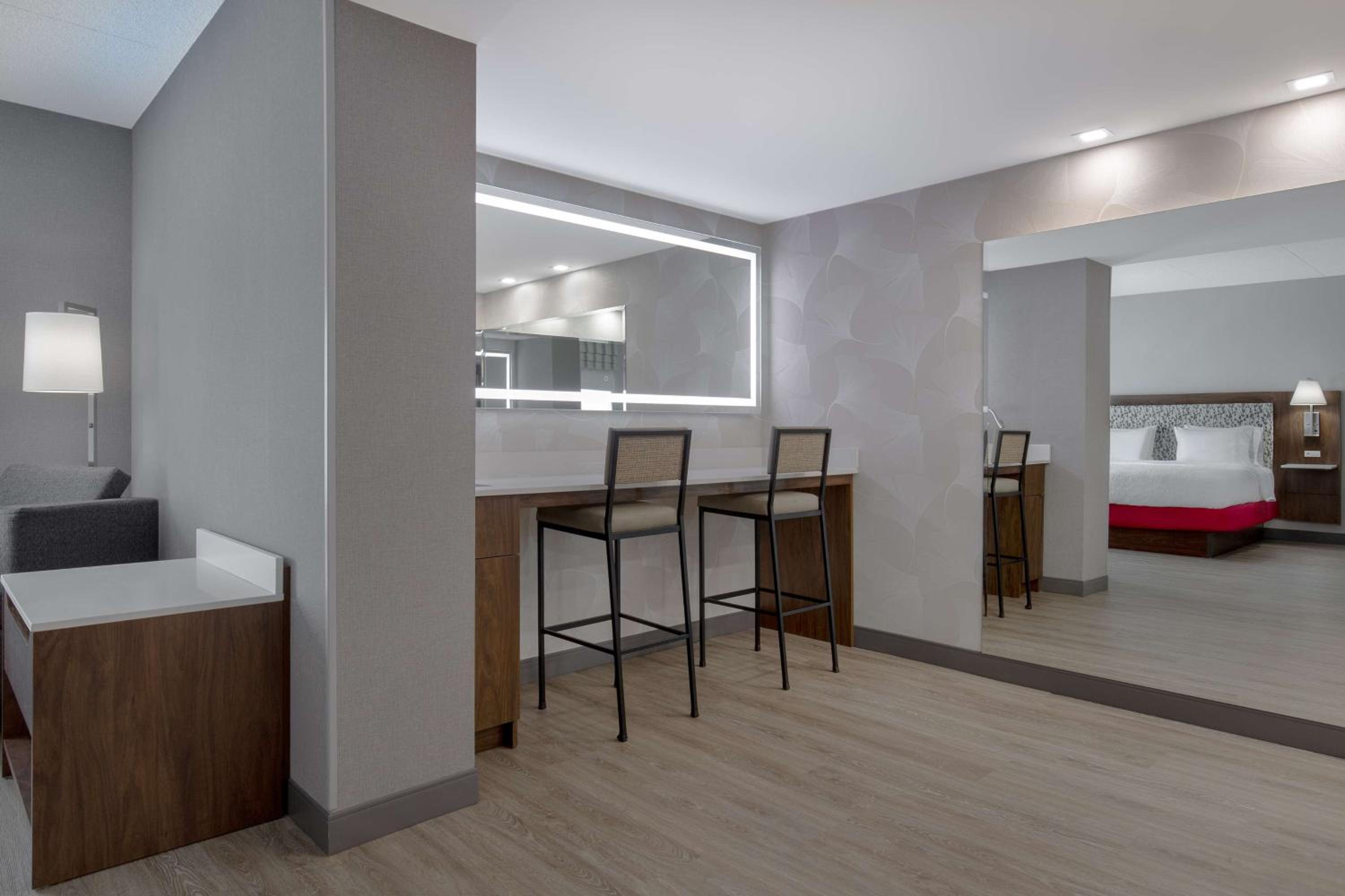 Junior Bridal King Suite - Non-Smoking